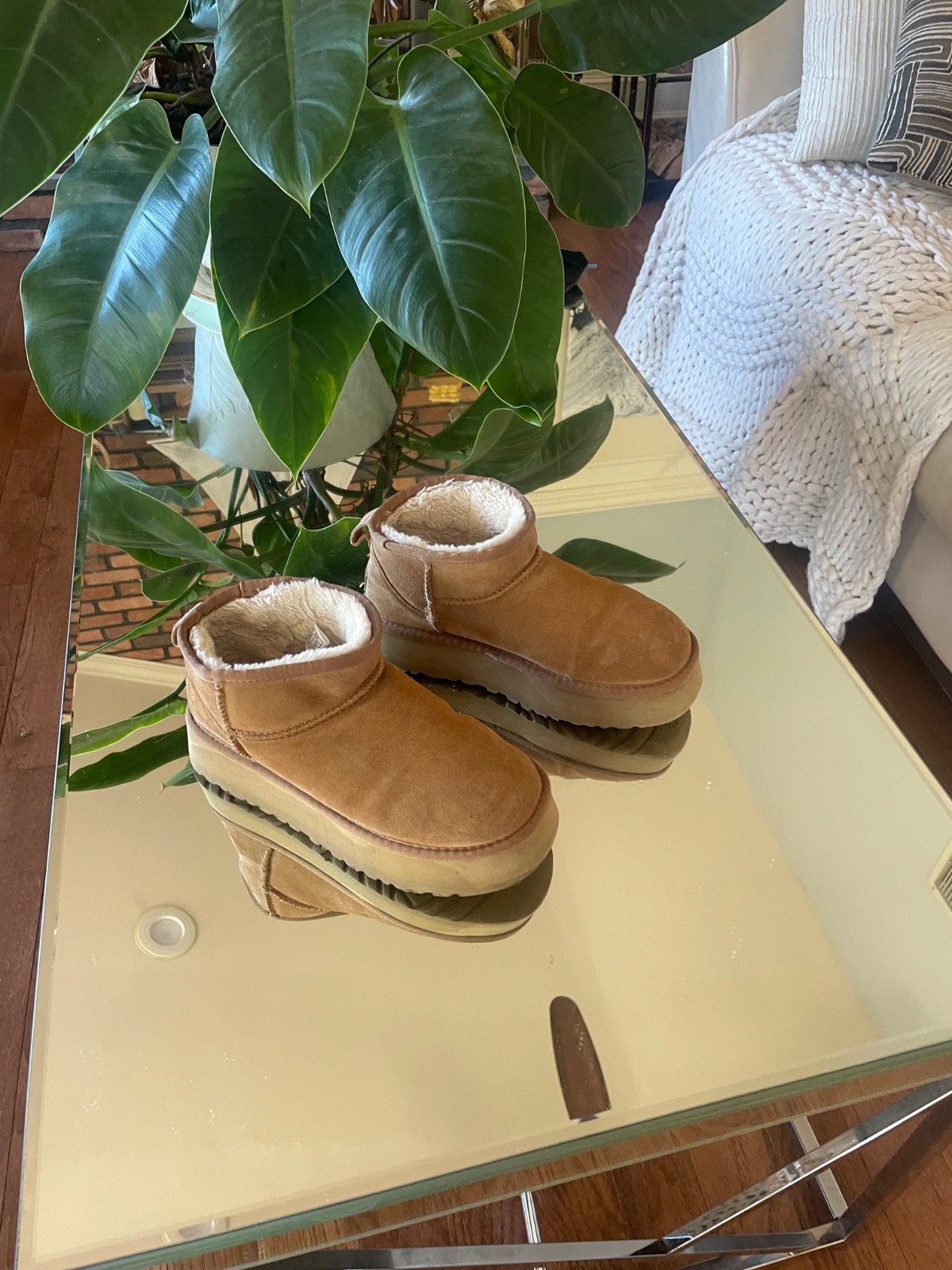 UGG Women’s Classic Ultra Mini Platform Chesnut Boots 1135092 Size 37 USA