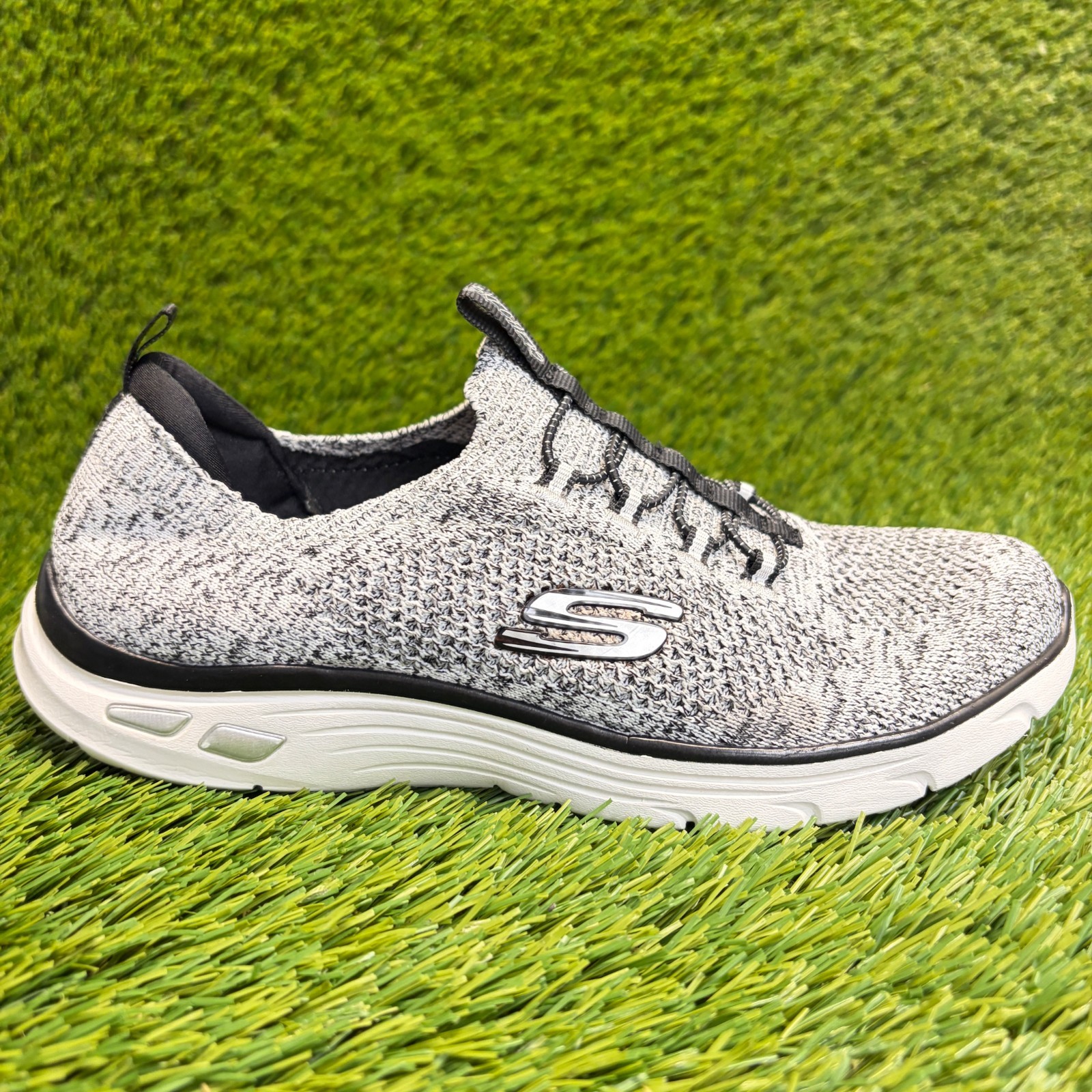 Skechers Empire D’Lux Womens Size 7.5 White Black Running Walking Shoes Sneakers