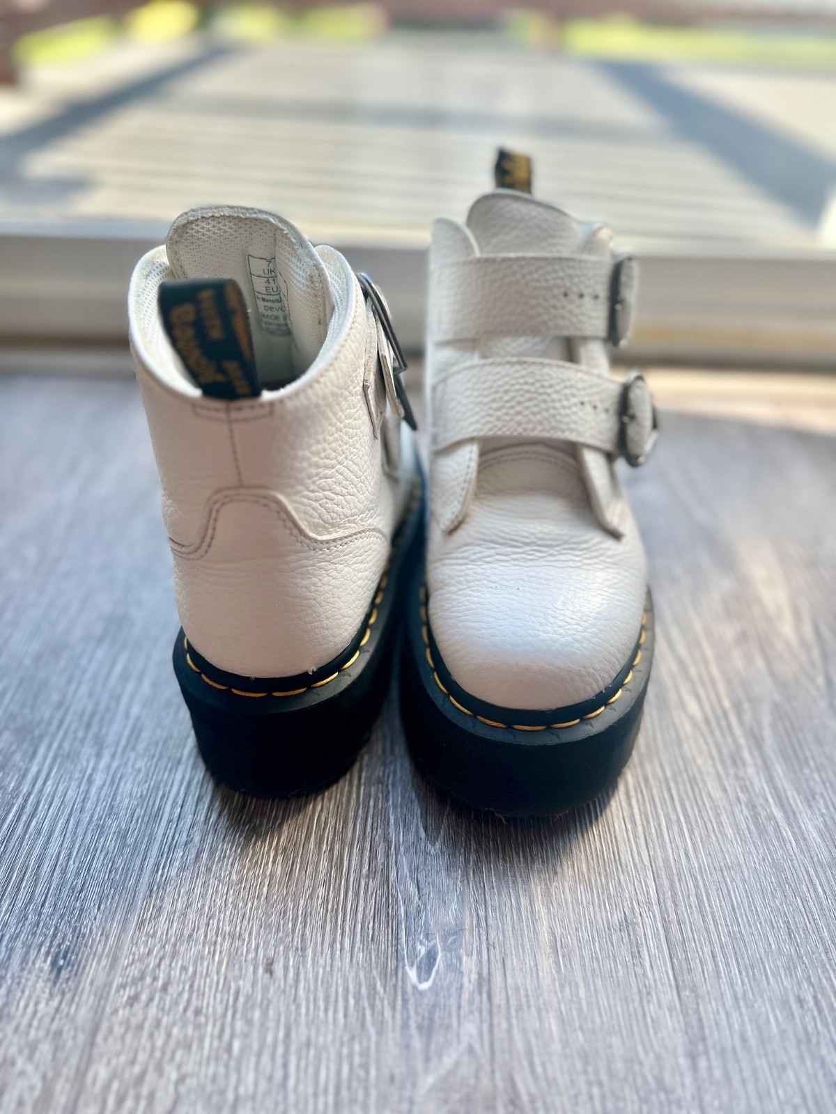 Dr Martens Devon Heart White Pebbled Leather Platform Boots Womens US 9 EU 41