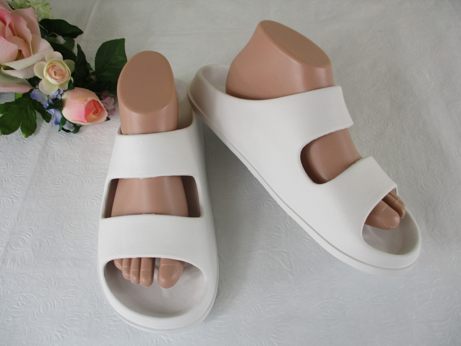 NEW! Aerie 2-Strap Sandals Wms 9 White Foam Pool Slides