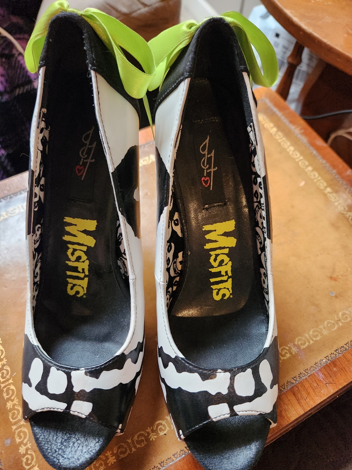 MISFITS women’s high heeled shoes Size 9 (US)