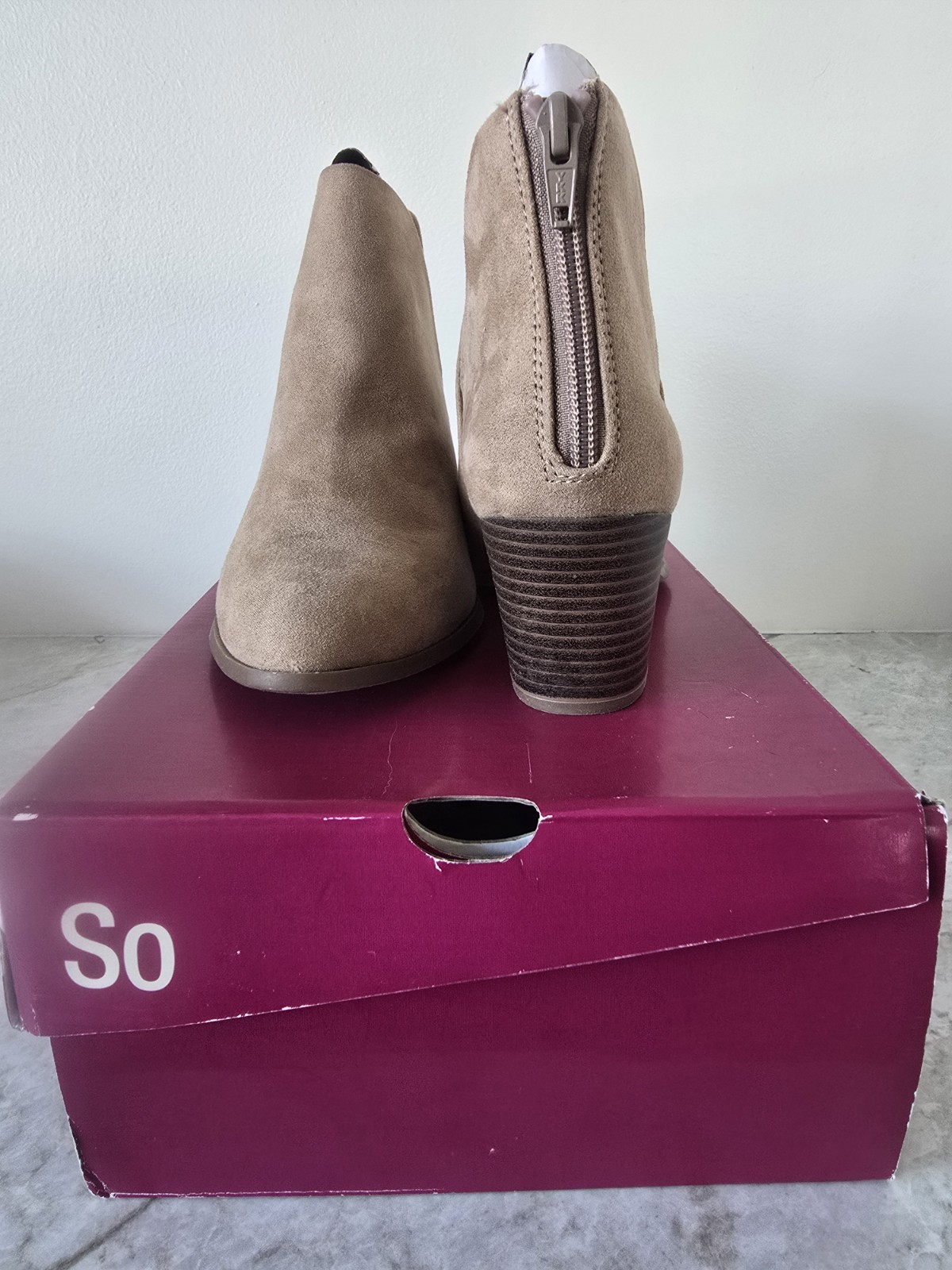 SO Womens Barb Ankle Booties 7.5 Taupe Block Heel Zipper Boot New in Box
