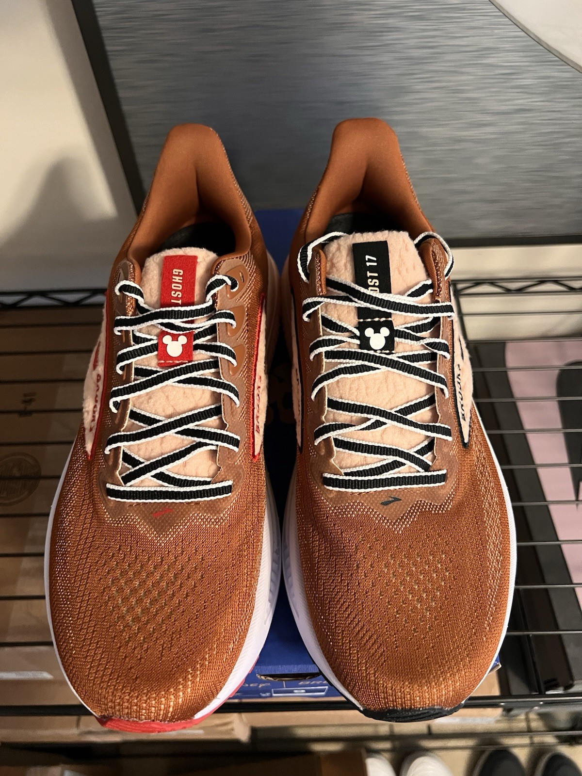 Brooks X Run Disney Ghost 17 Chip ‘N Dale New Limited Edition – Size 9W