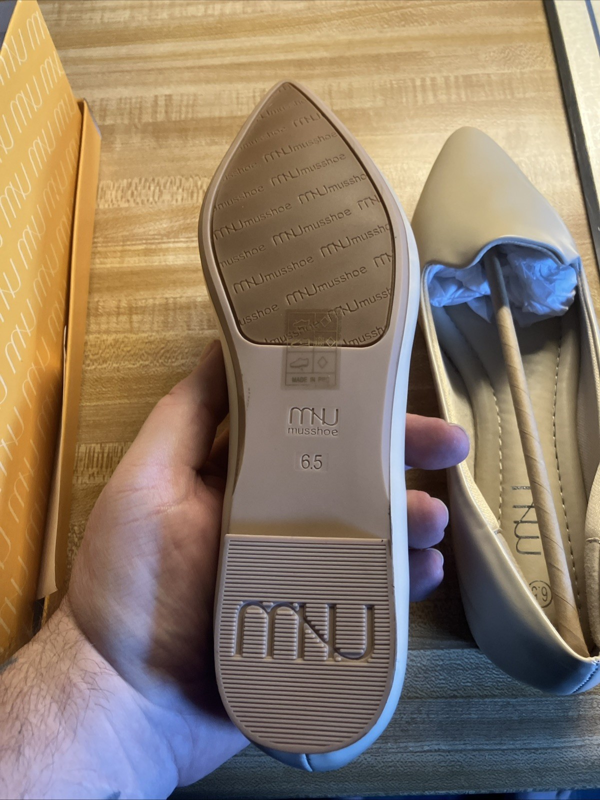 Women’s 6.5 Musshoe Beige Flats