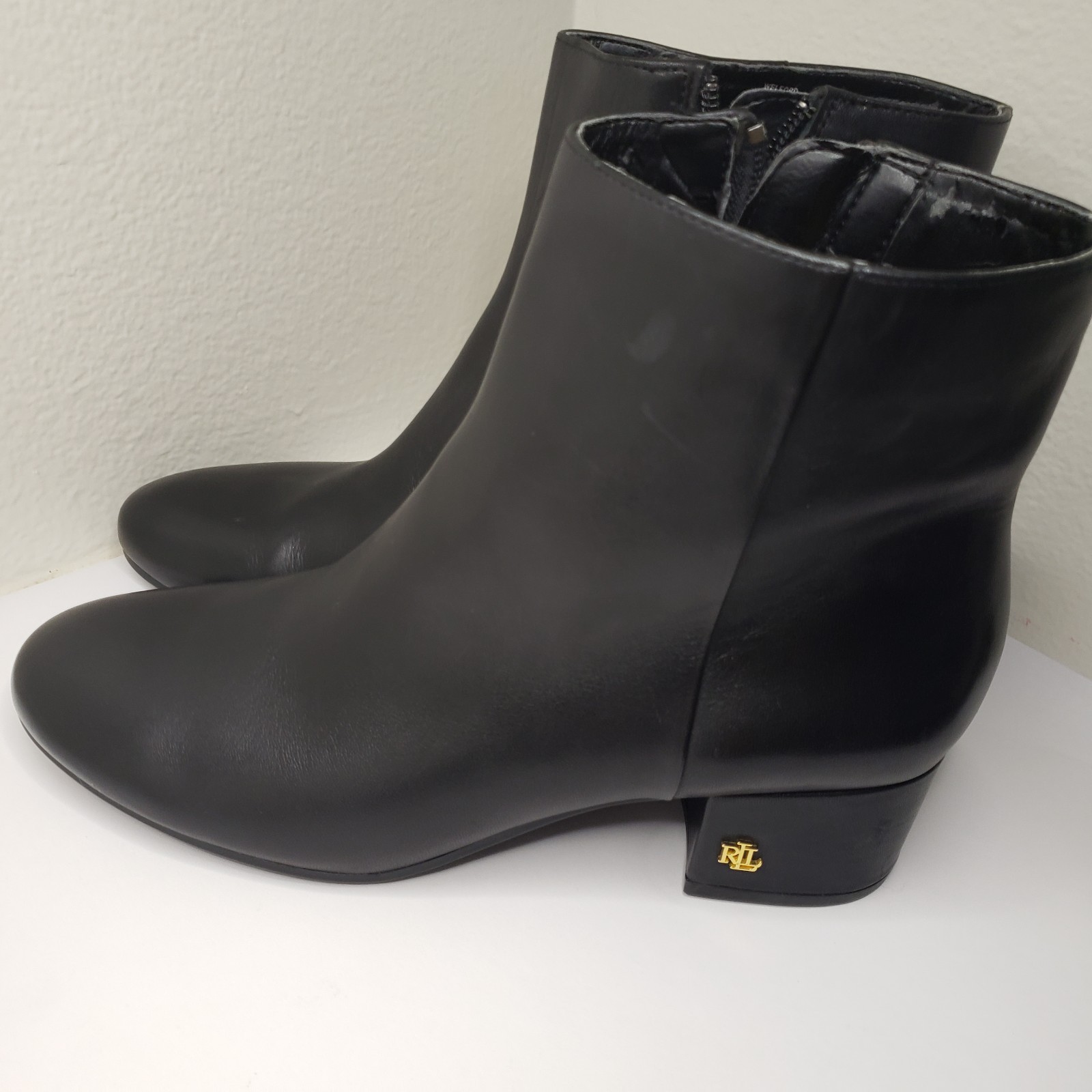 Lauren Ralph Lauren Women 7.5B Boots Ankle Bootie Black Leather Pull On Side Zip