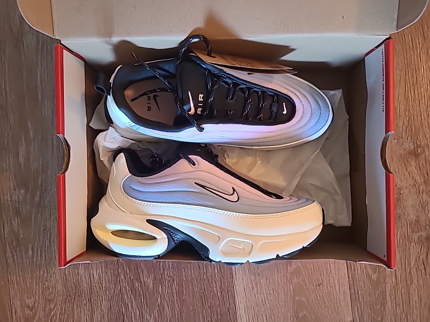 W Nike Air Max Portal sneakers in white and pink Size 7.5 US Women