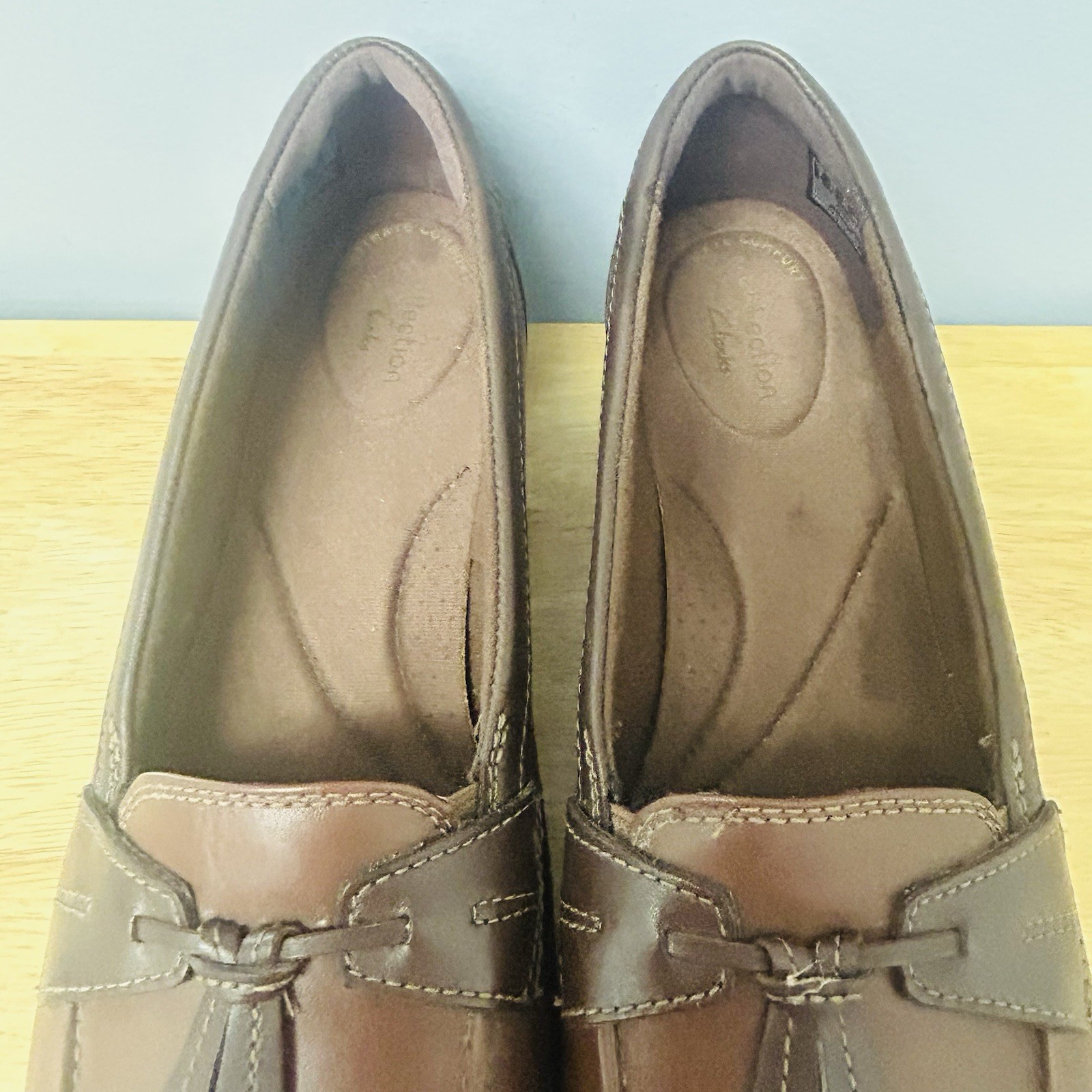Clarks Collection Two-Tone Brown Women’s Tasseled Comfort Loafer Shoes Sz 9.5M