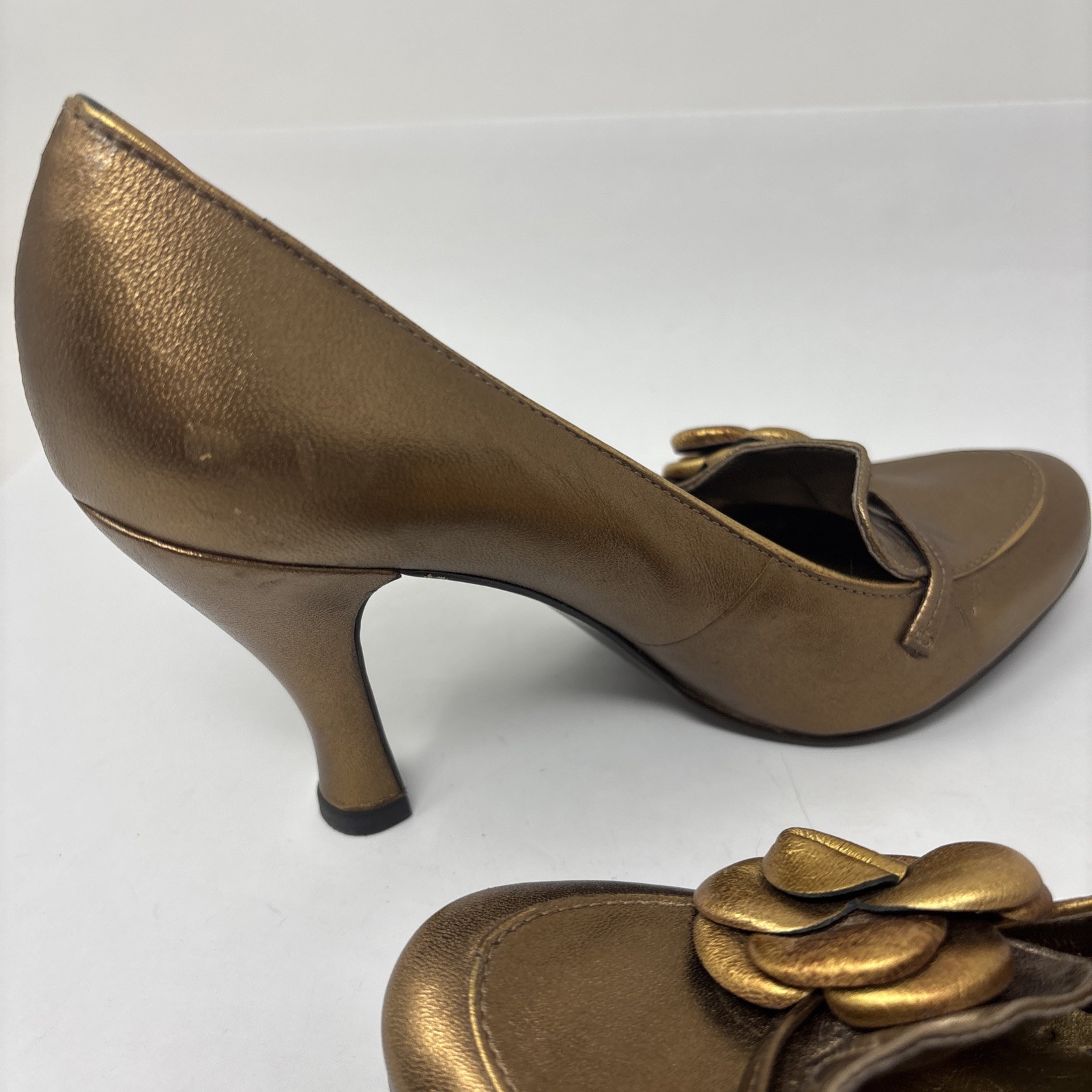 BCBGirls 3.75″ HEELS Bronze Leather SLIP ON LOAFER STYLE PUMPS SHOES 5B 35