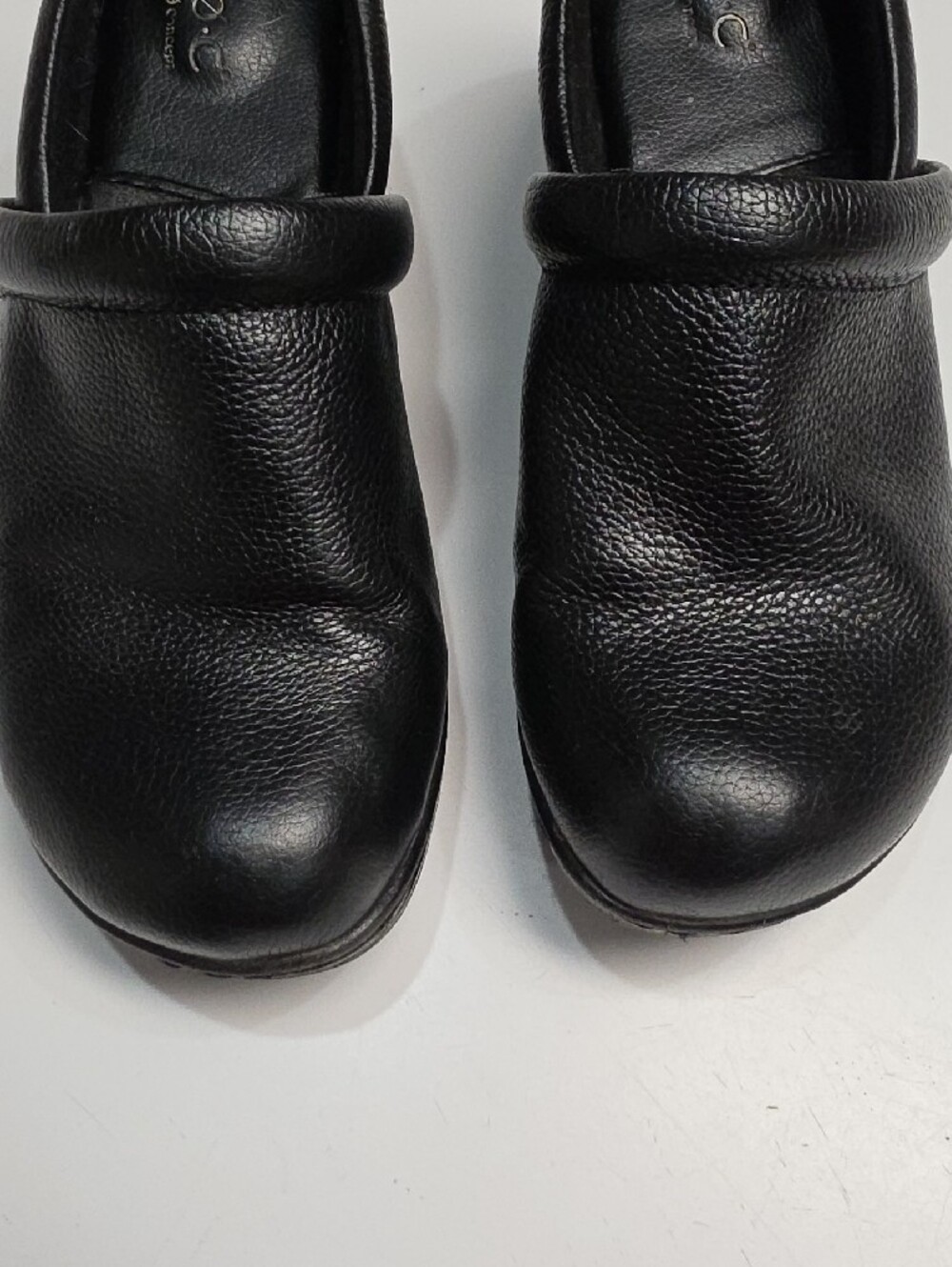 b.o.c. Born Concept Black Peggy Model Leather Slip-On Clogs – Size 6