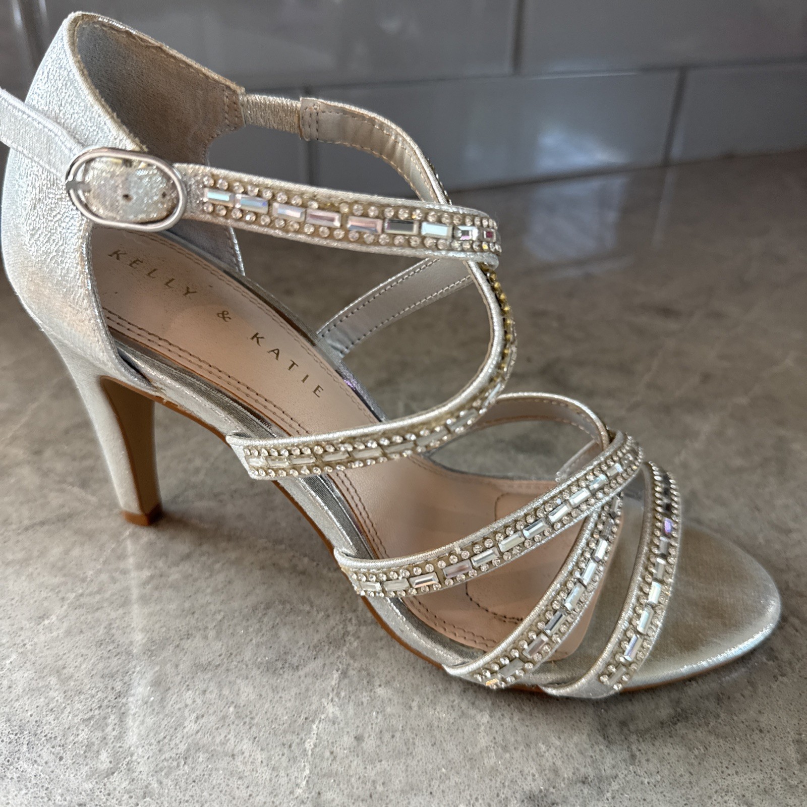 KELLY & KATIE Women’s REEKIE Silver/Rhinestone SANDALS / HEELS – Size: 7