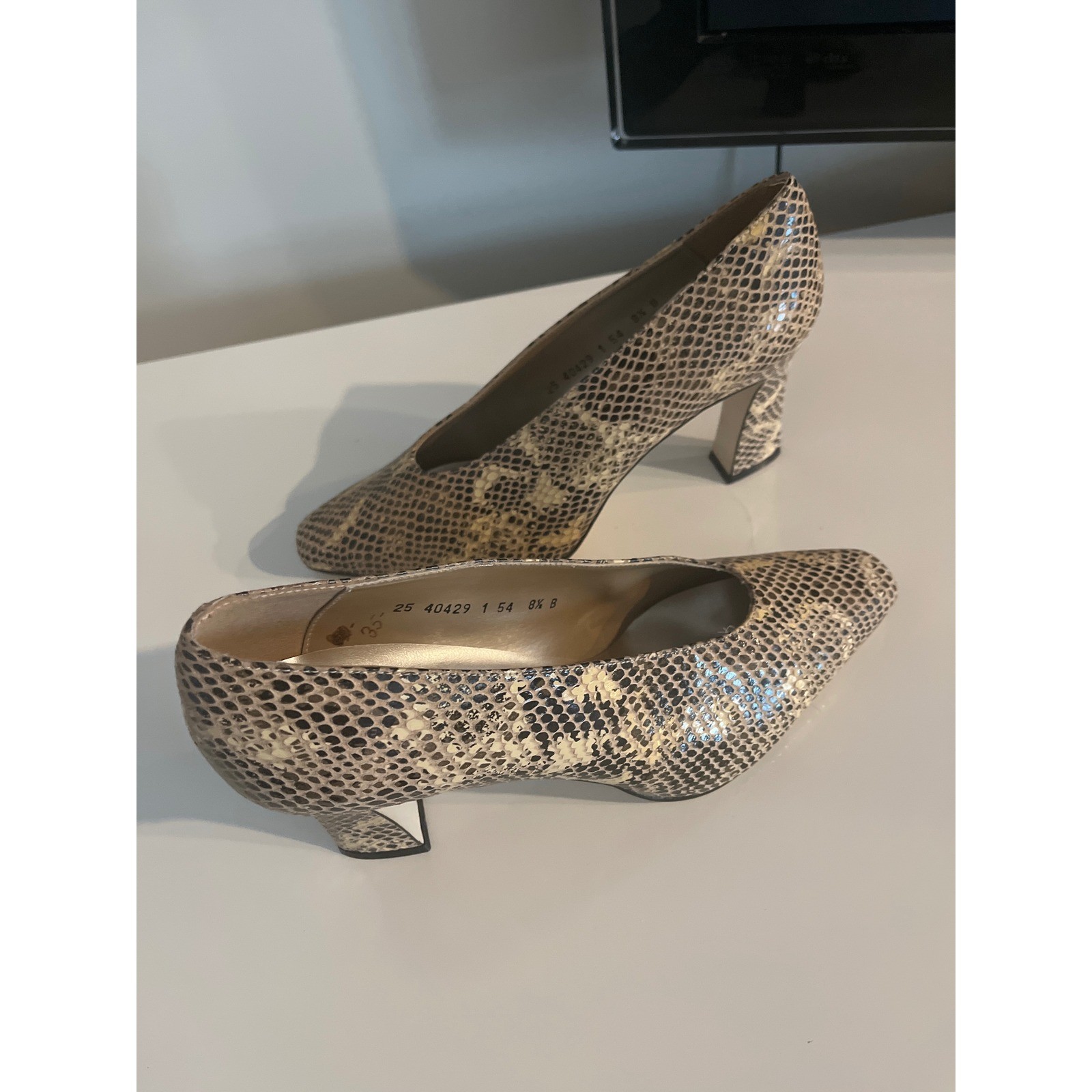 Made in Spain Snakeskin Embossed Leather Pointed Toe Pumps Tan Gold 8.5B