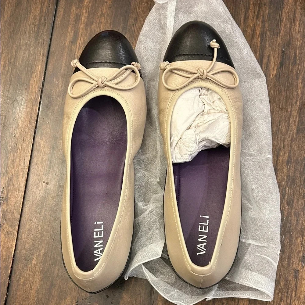 Vaneli Black and Cream Loafers with Bow NIB