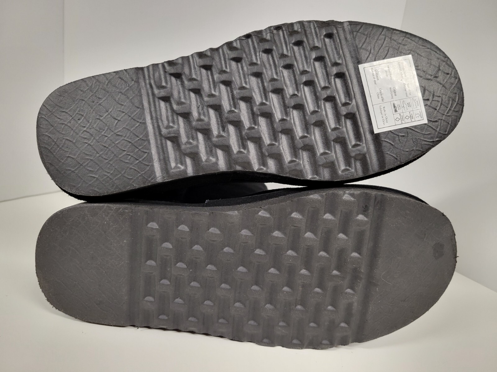 (Mismatched Size Left 9/10 & Right 7/8): Unisex Bearpaw Black Boots