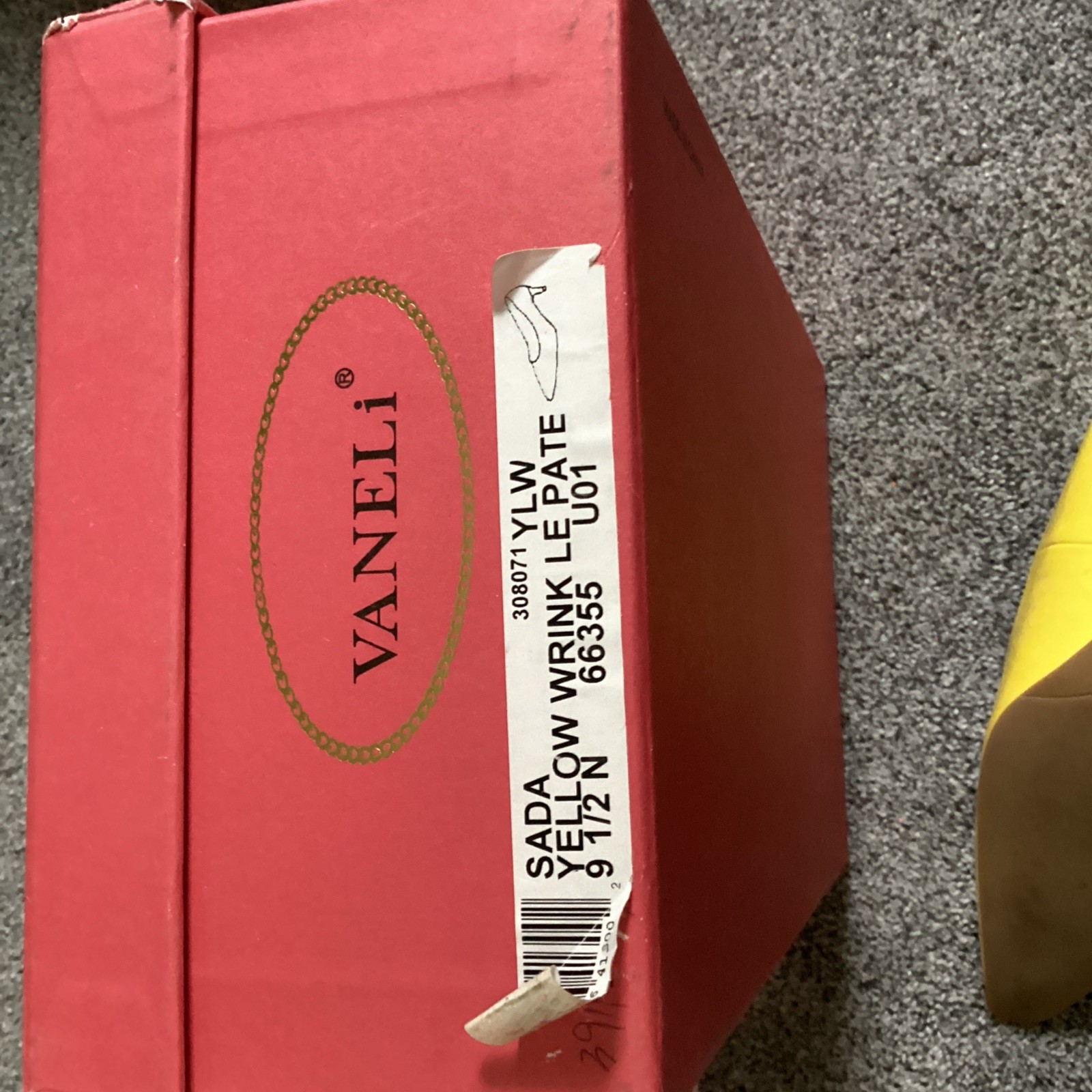 Van Eli Yellow Wrinkle Patent Leather Pumps 9.5 Narrow Kitten Clear Covered Heel