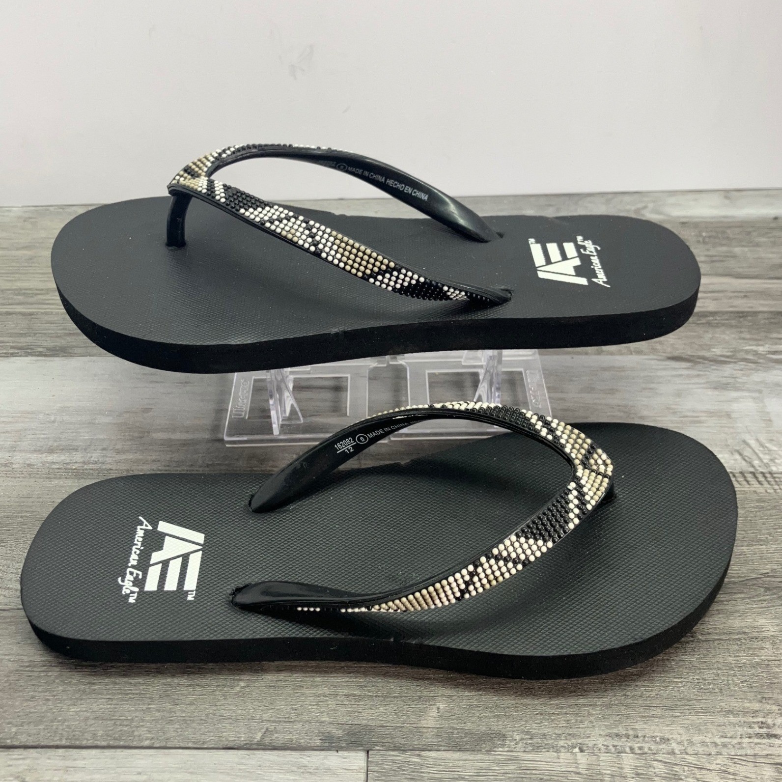 American Eagle Beaded Flip Flop Sandals Black White Geometric Womens 6 162082