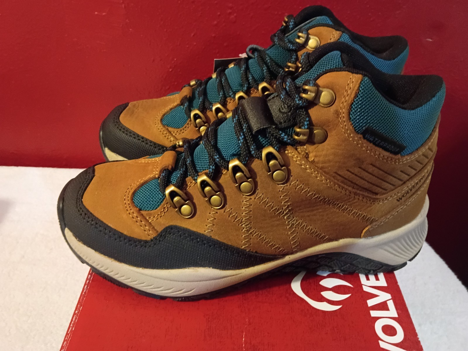 Women’s Wolverine Luton Mid Hiker Waterproof Skid Resistant Hiker Boot 6 M