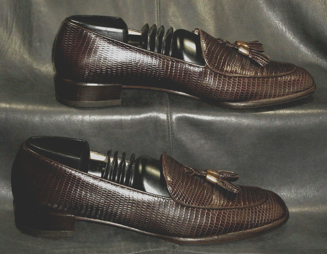 Salvatore Ferragamo women’s brown lizard print leather loafer shoes size 7AAA