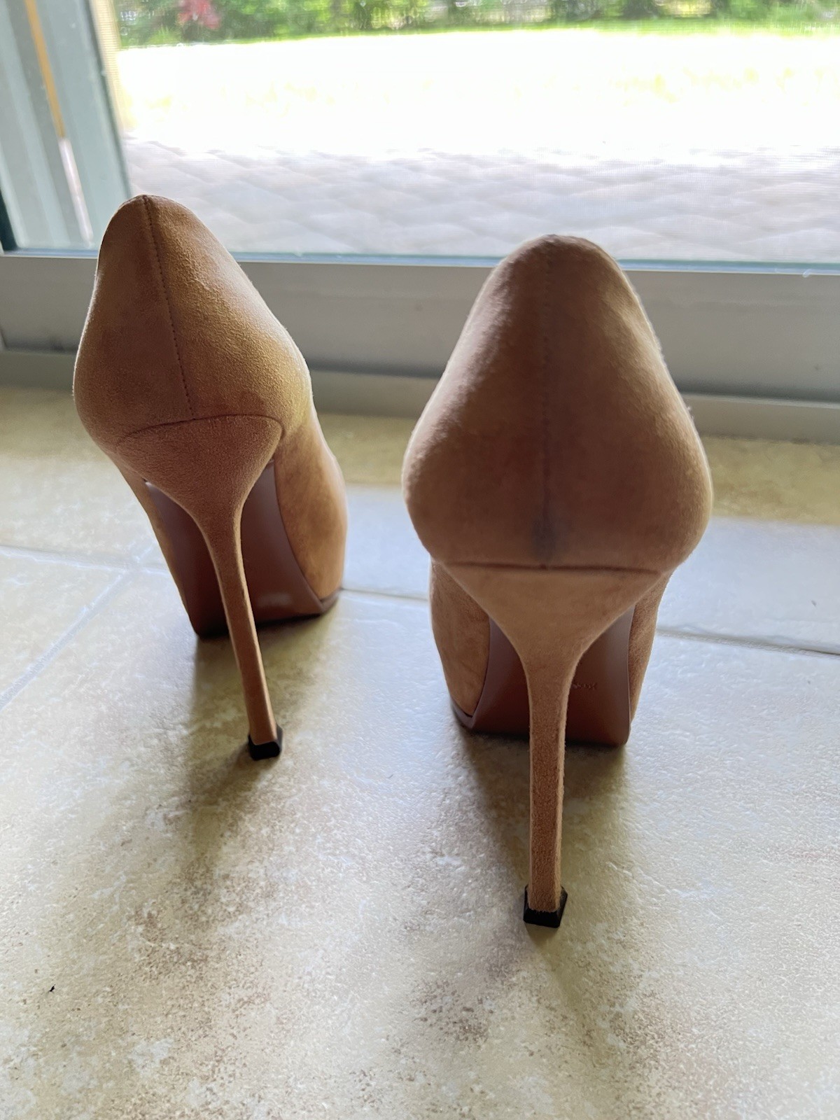 YSL Saint Laurent Tribtoo Pumps Beige Suede Patent Cap Toe Sz 37.5 No Box