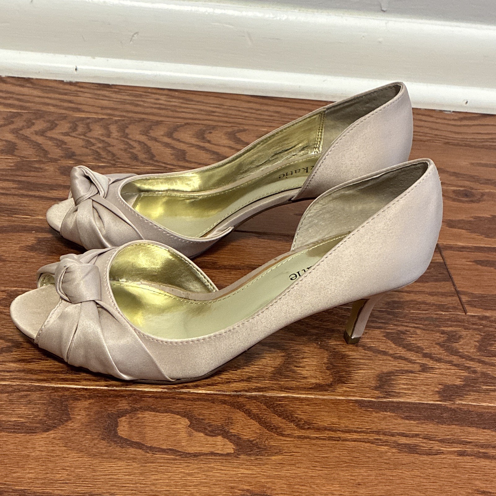Kelly & Katie Peep Toe Bow Stiletto Pump Slip On Beige Leather Sole 7M 37
