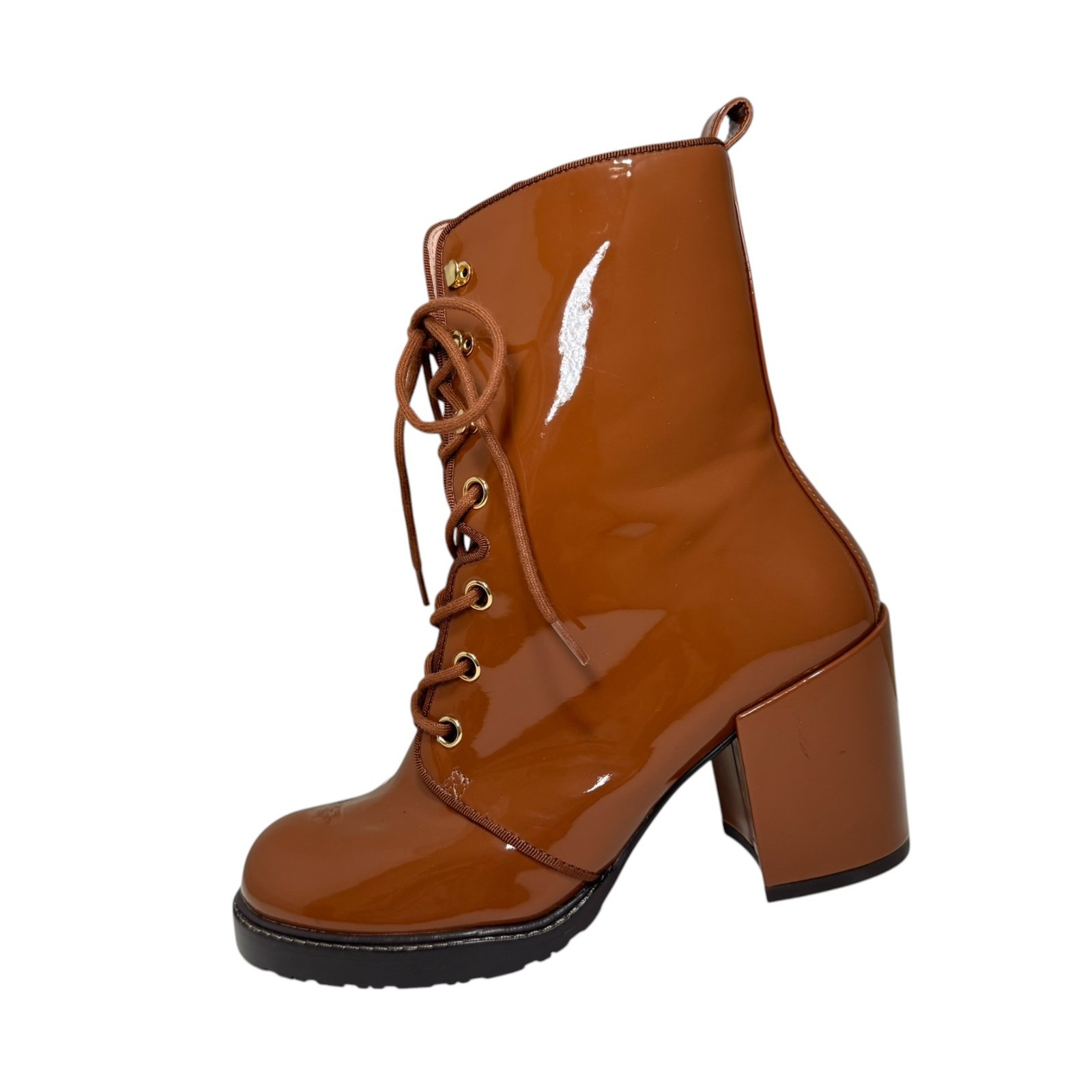 Stuart Weitzman-Cassey Bootie Cappuccino patent Leather Lace up size 5.5 NEW