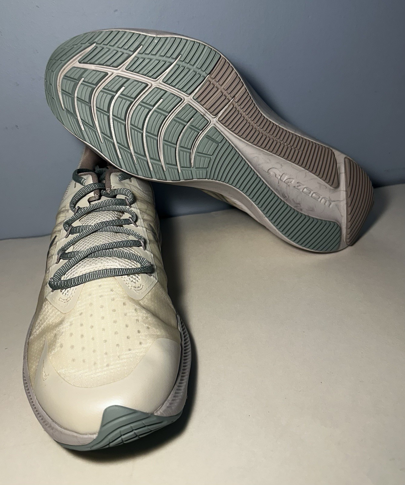 Nike Winflo 8 Premium Sneakers Womens Size 12 White & Silver Fabric DA3056-002