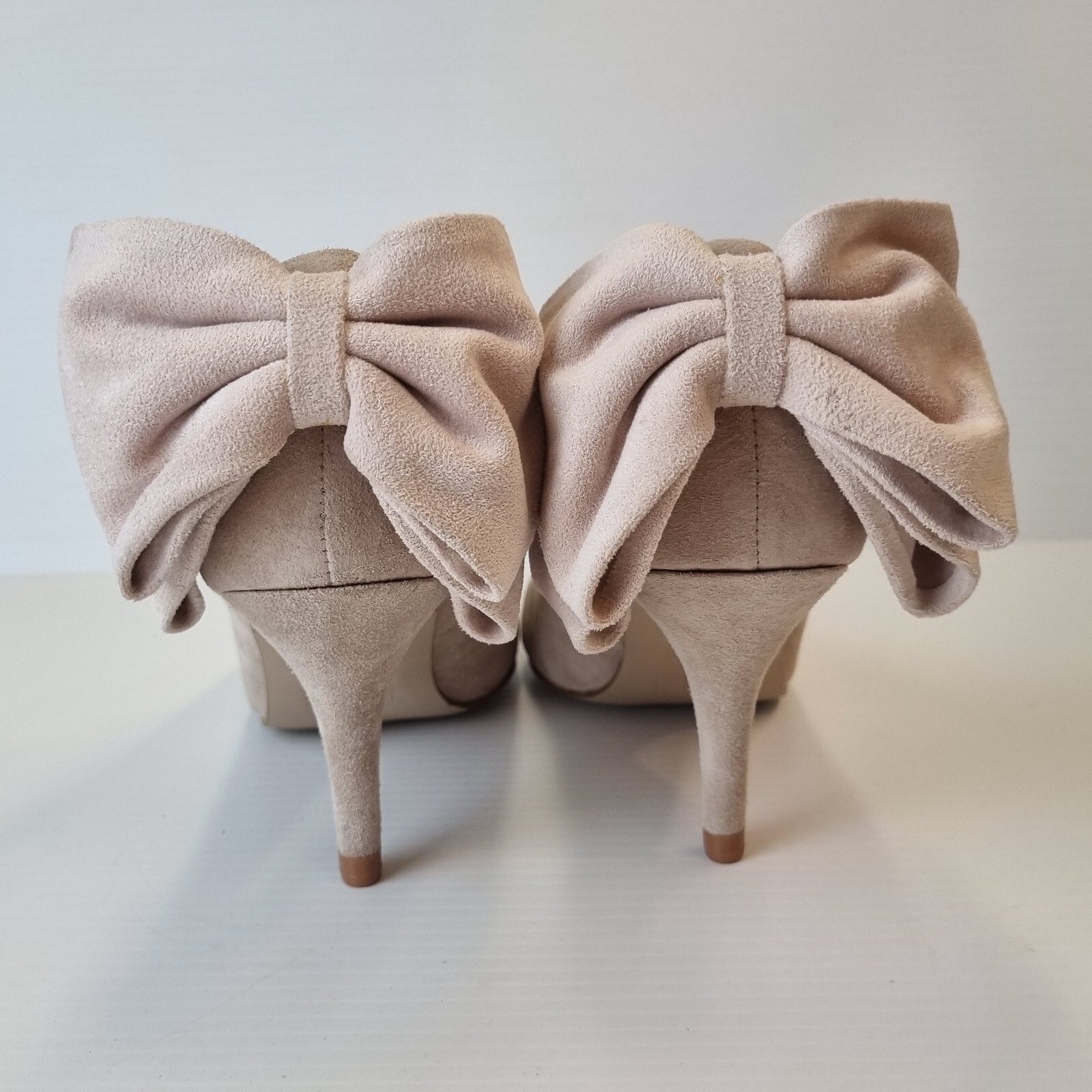 Vintage Alannah Hill Nude Suede Bow Heels AU 6 EU 37 Romantic Winter Bridal Glam