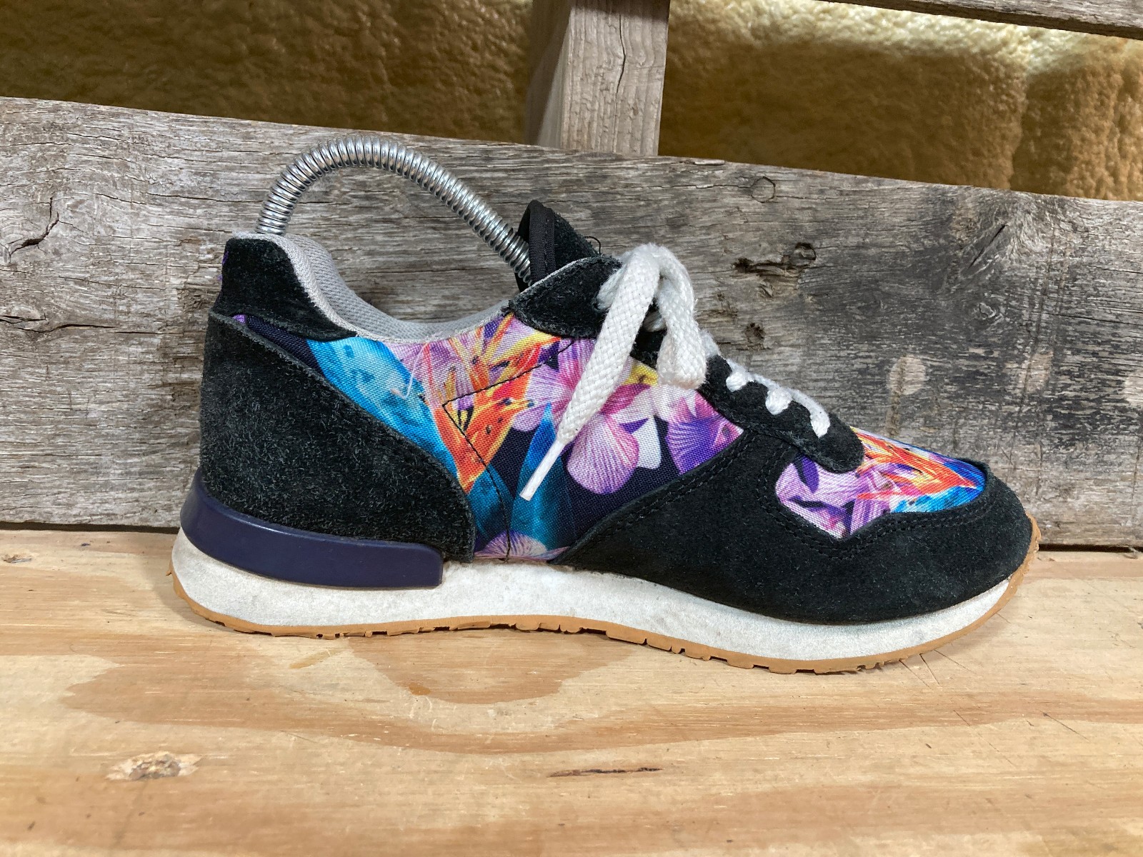 Inkkas Shoes – Womens 6 – Black Suede Floral Print – Lace Up – Running Sneakers