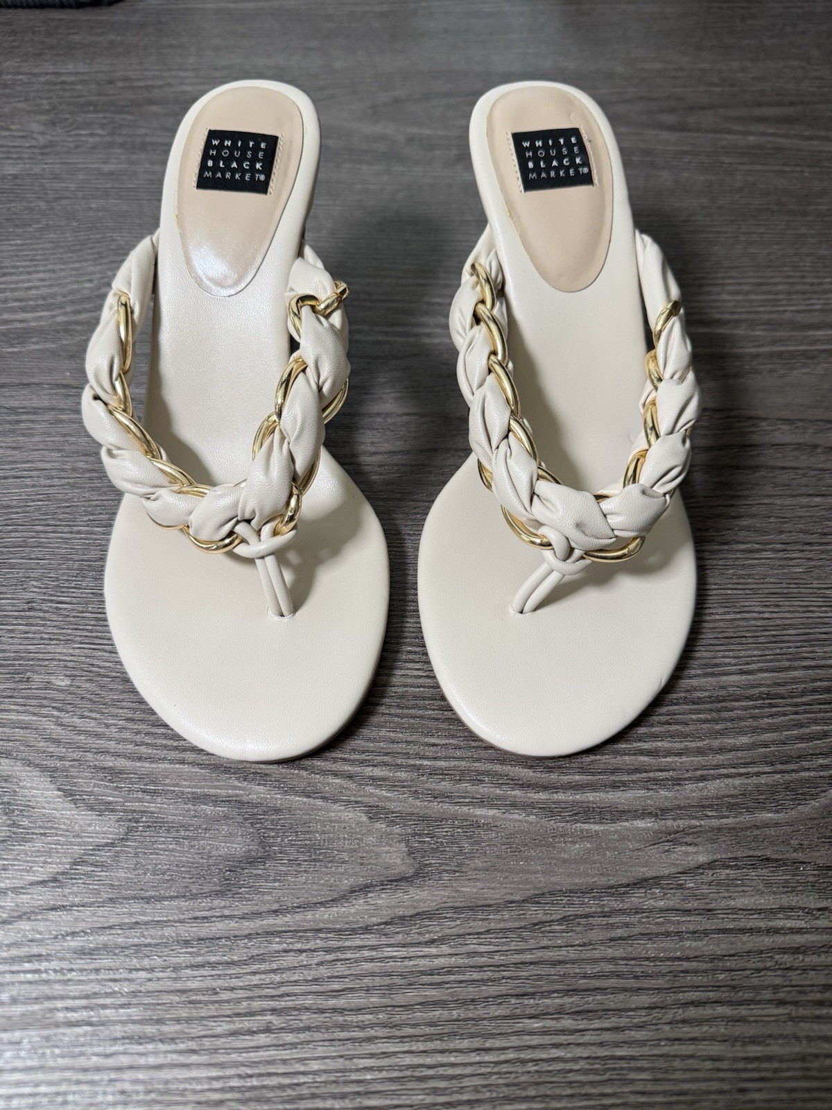 White House Black Market Cream Colored Heels With A Gold Chain Accent Size 6.5