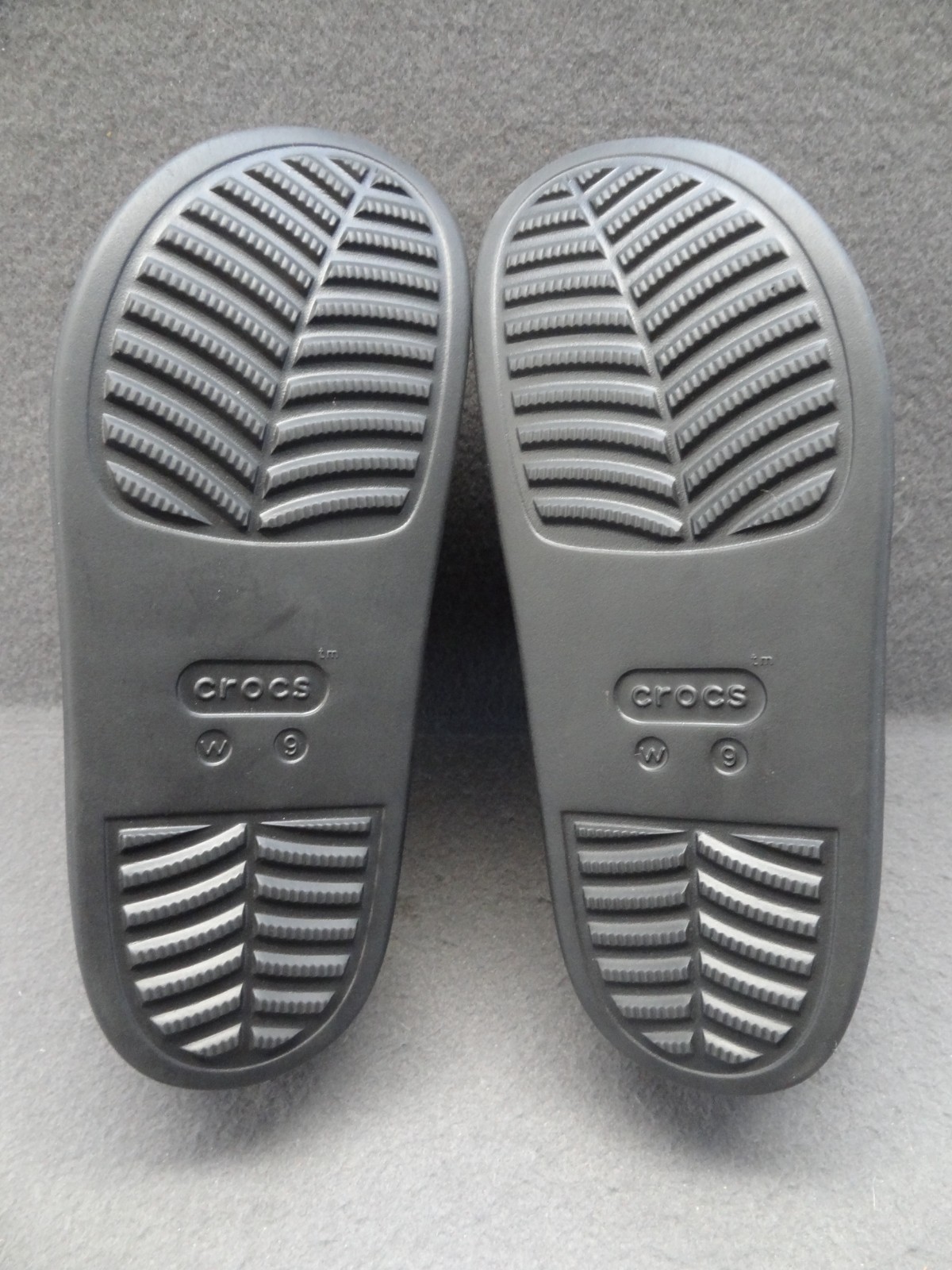 NEW Crocs Women 9 Dylan Black 2.2″ Platform Slip-On Clogs Retro Croslite 209869
