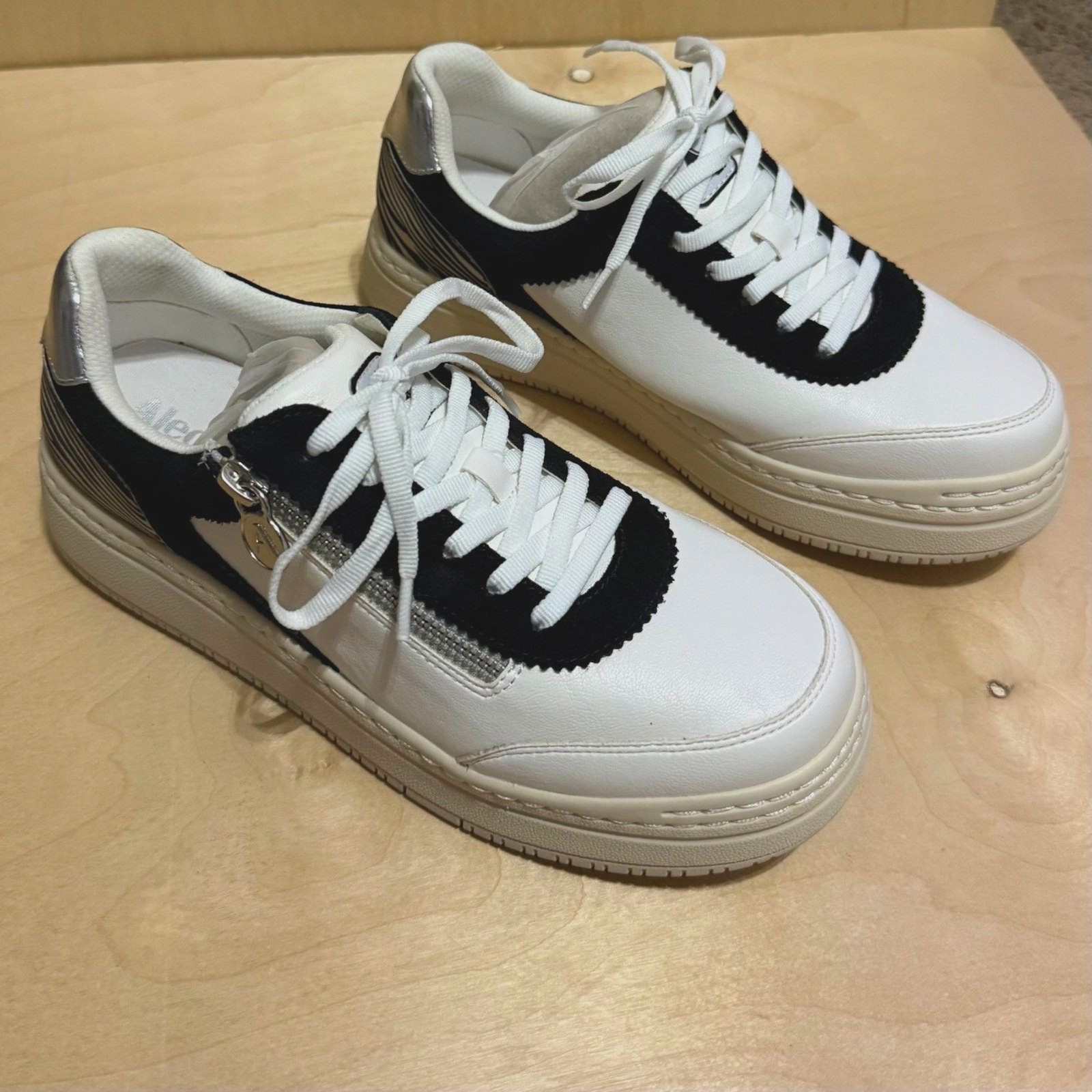 Alegria Avery White Black Side Zip Comfort Platform Walking Sneakers Women Sz 38