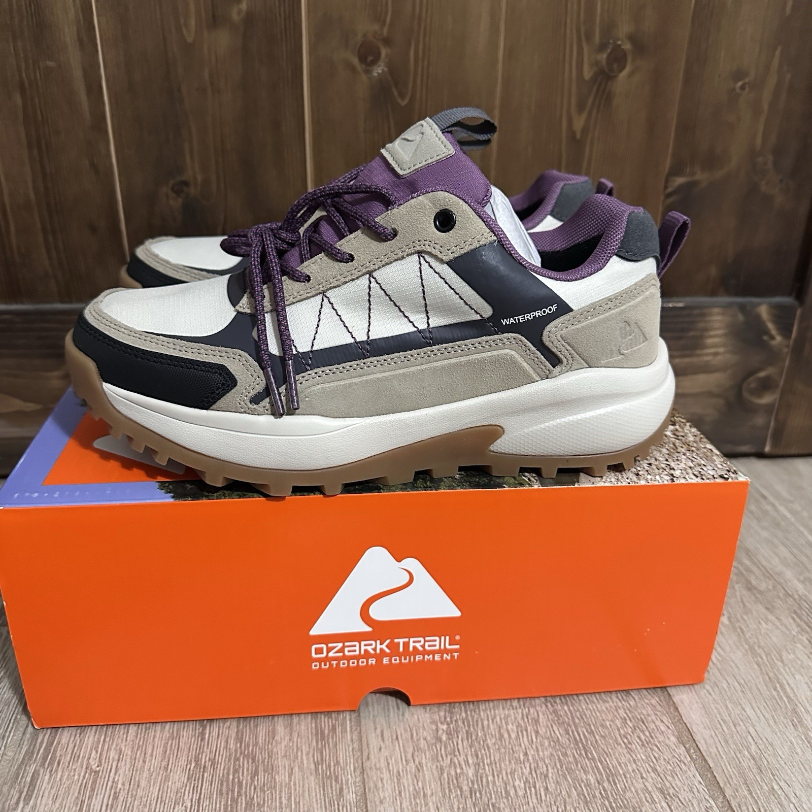Ozark Trail Women’s Beige Leather Waterproof Hiker Hiking Shoes Size 7.5 NIB