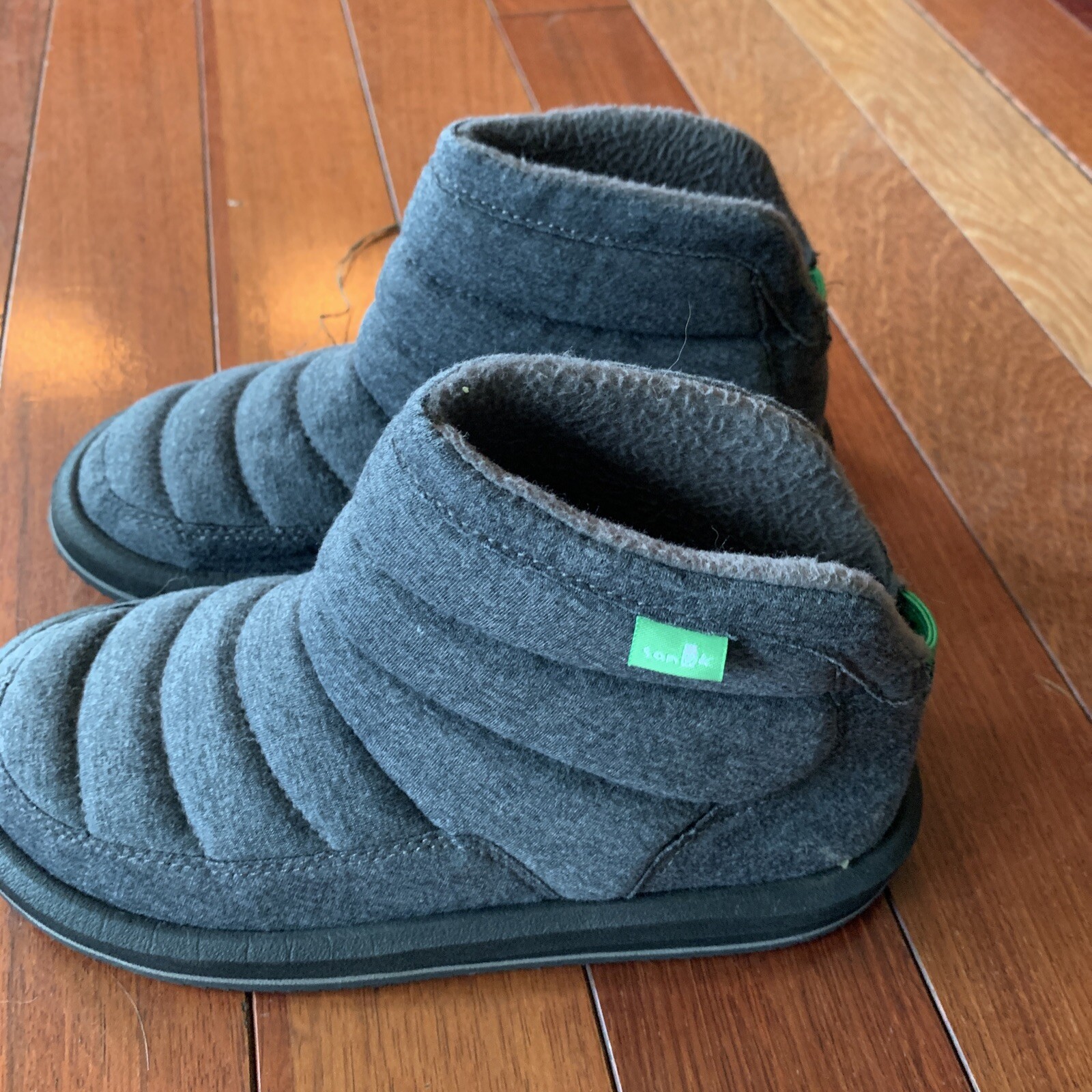 Pre OwnedSANUK Womens Size 6 Grey Quilted Textile Ankle Boot Slippers Hard Sole