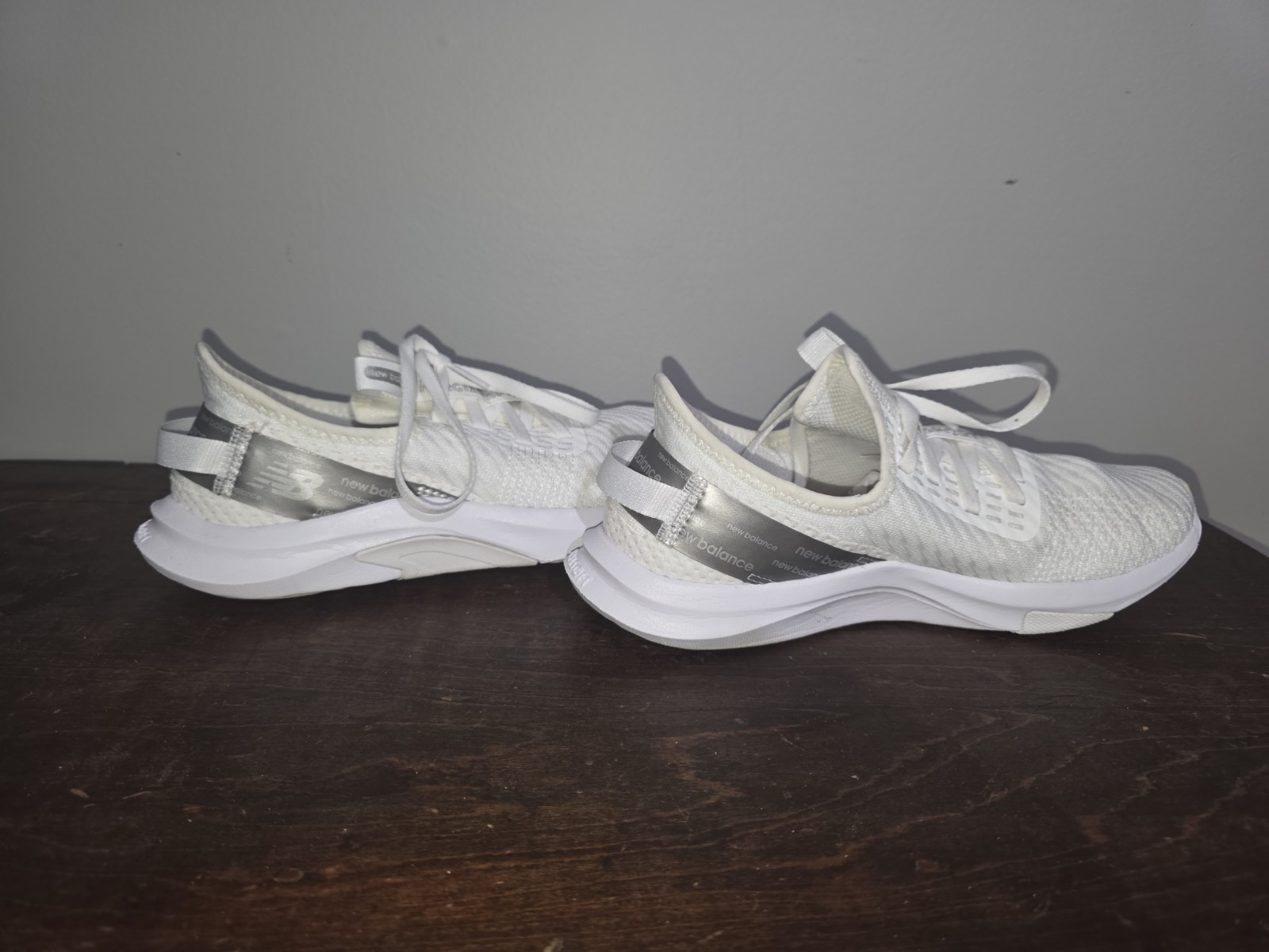 White Women’s NEW BALANCE Athletic Tennis Shoes Size 7.5 WNRGSLW2