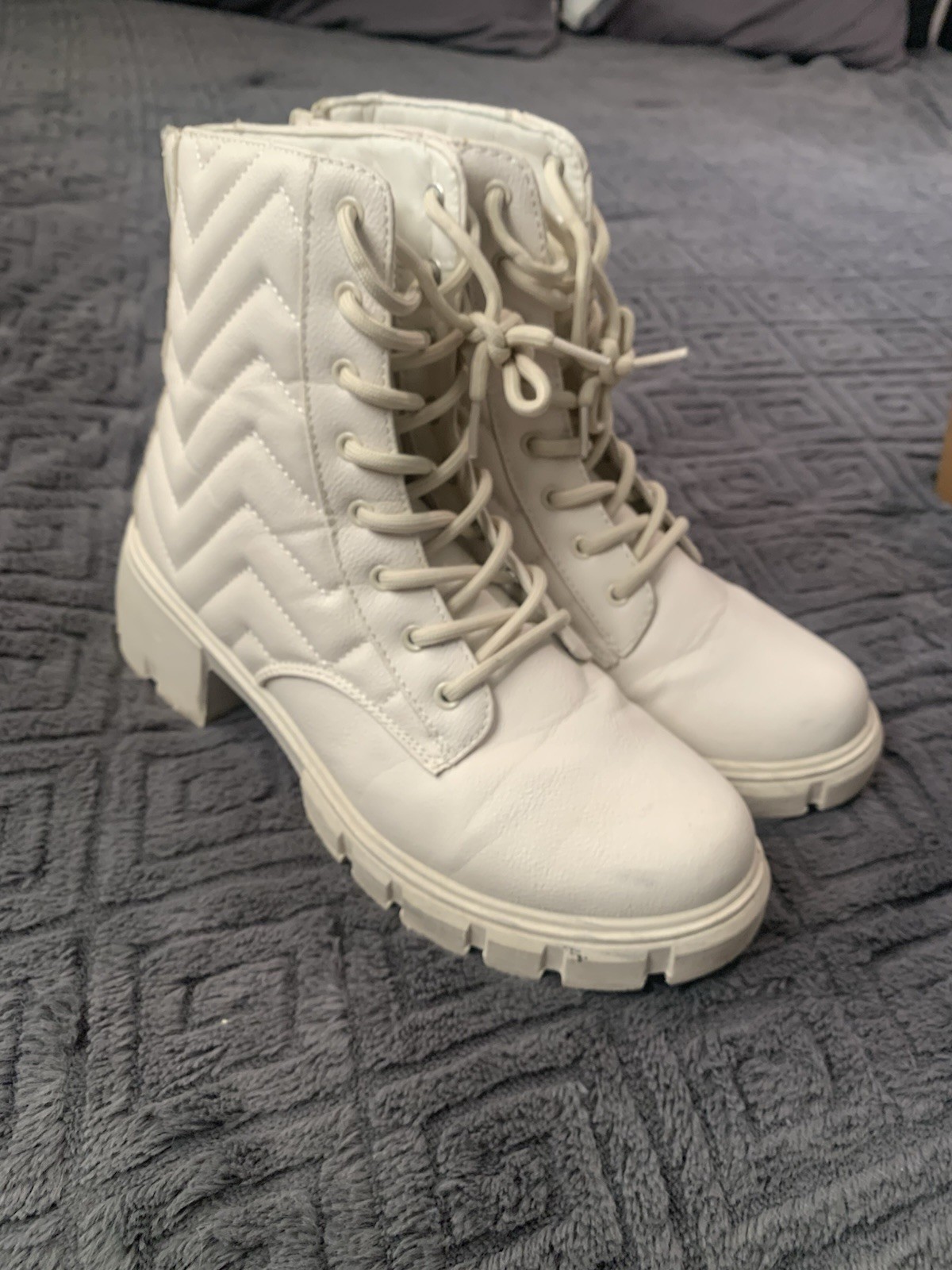 Sugar Women’s Ivory Quilted Lace-Up Side Zip Combat Ankle Boots Sz 9