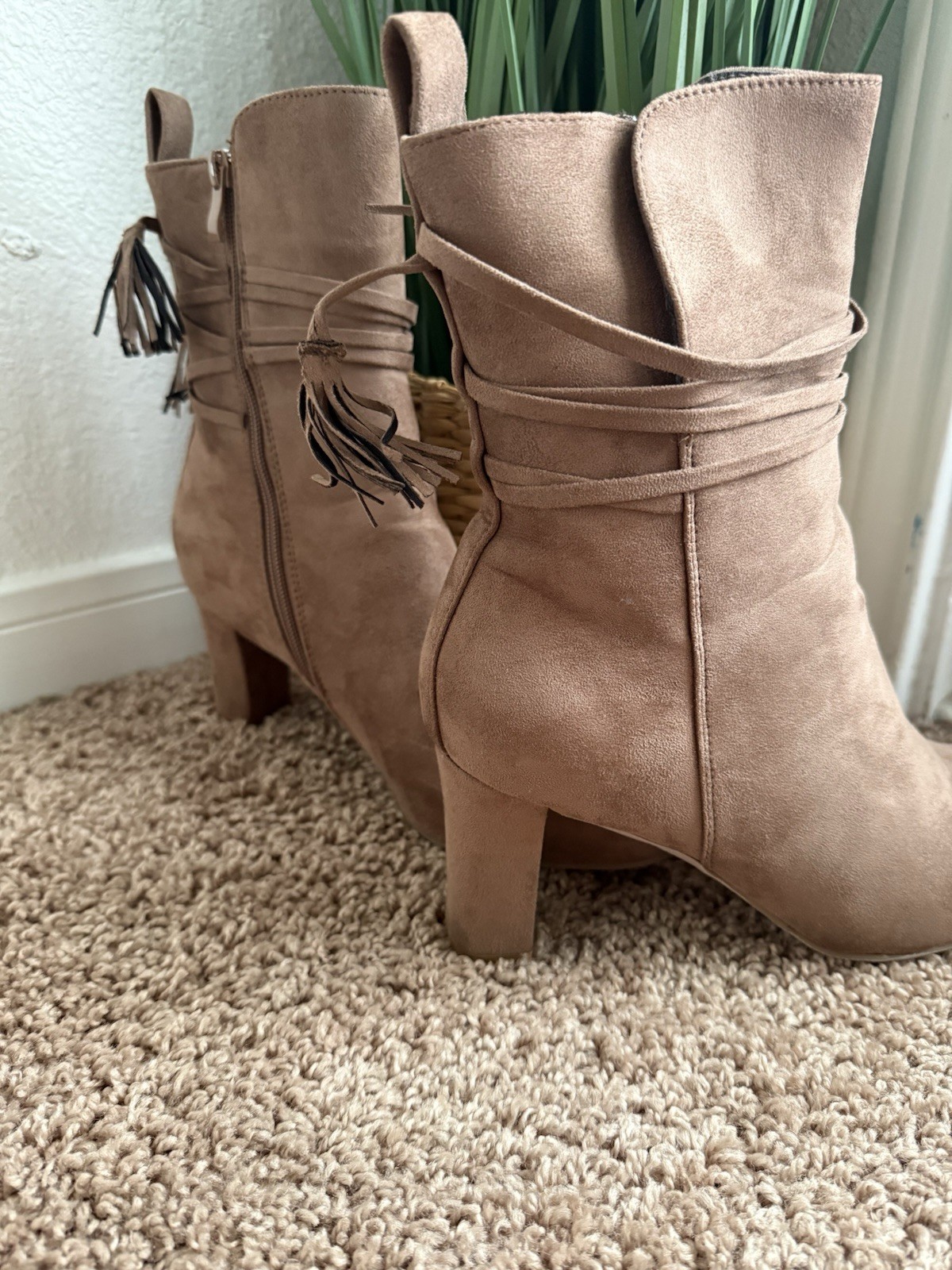 Journee Collection Women’s Taupe Faux Suede Ankle Bootie Round Toe Zip Tassel 9M