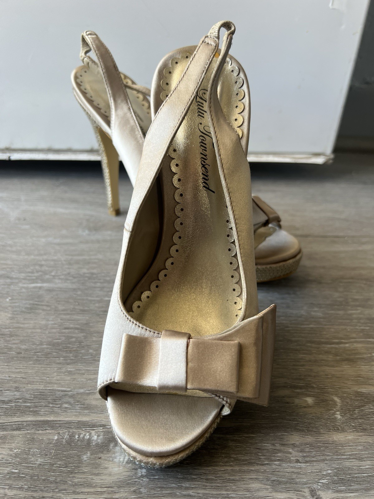 Lulu Townsend Wedding Ballari Champagne 5″Heel Satin & Gold Sequins Bow Size 7.5