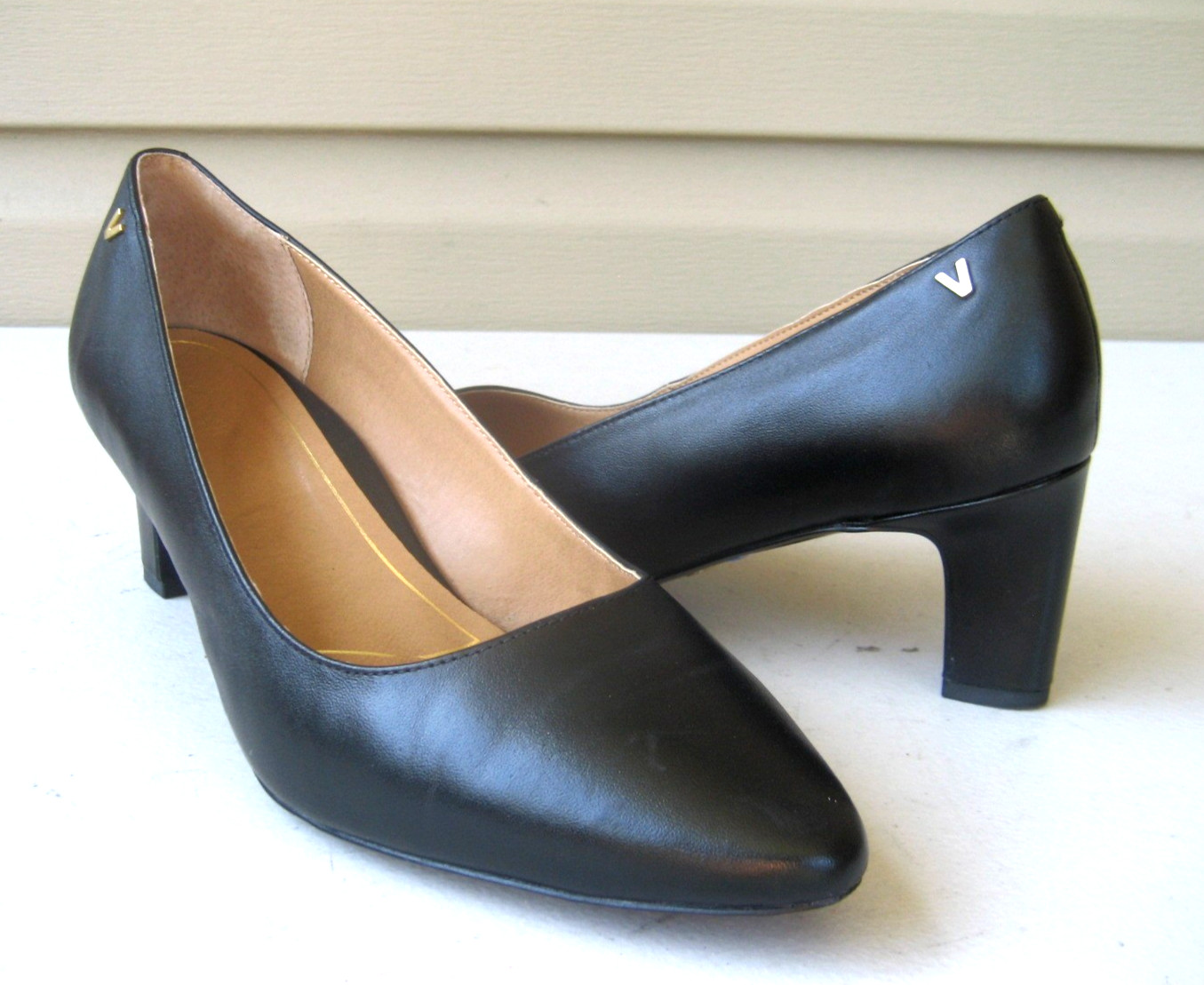 Vionic Madison Mia Black Leather Heels Womens size 10 W Pumps WORN FEW TIMES