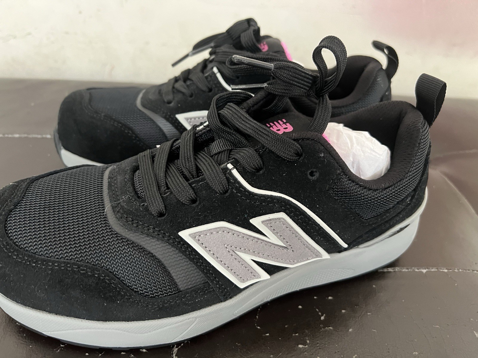 BRAND NEW – New Balance Sneakers