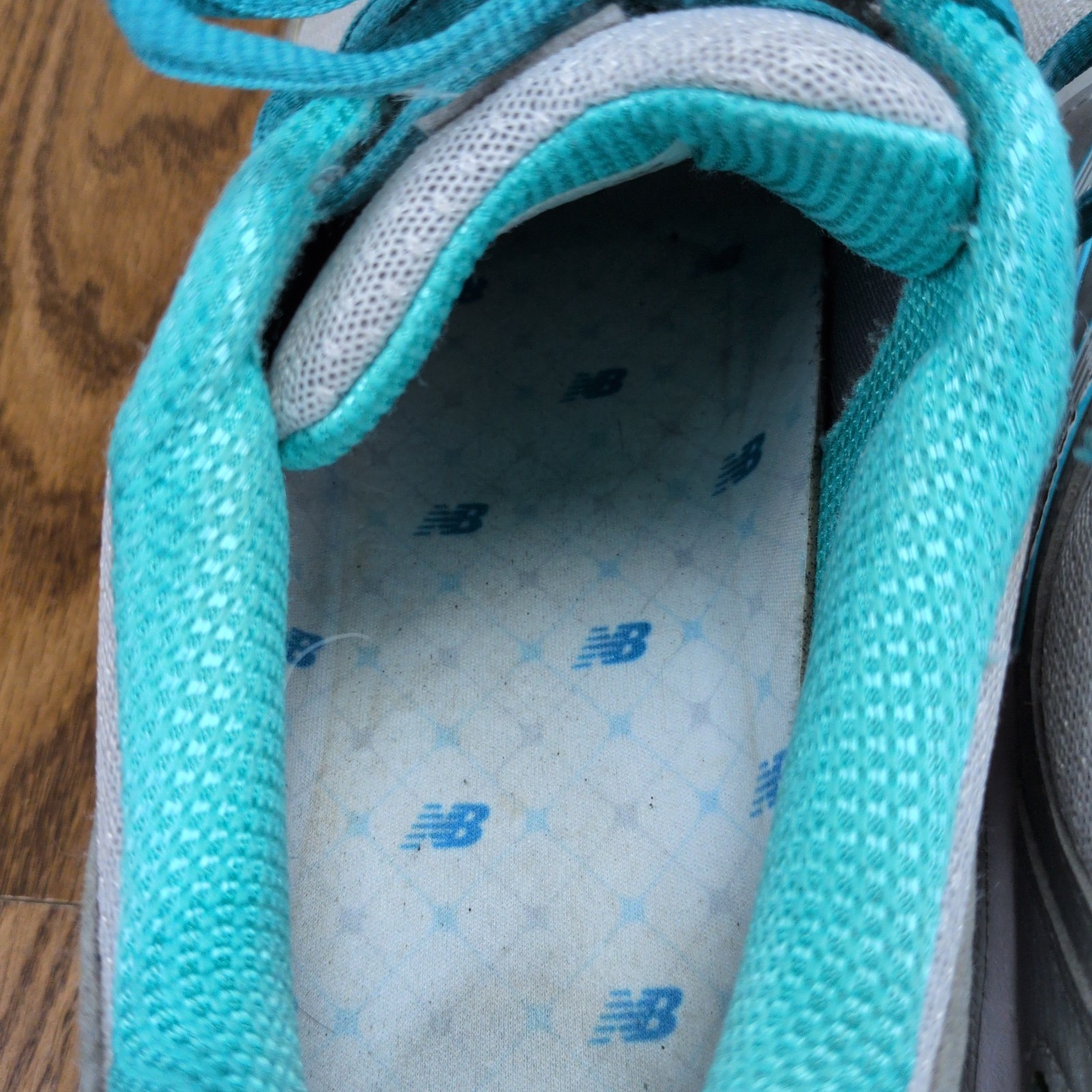 New Balance 1540 v2 Sneakers Womens Size 13 Gray Teal Trim W1540SG2 Used Running