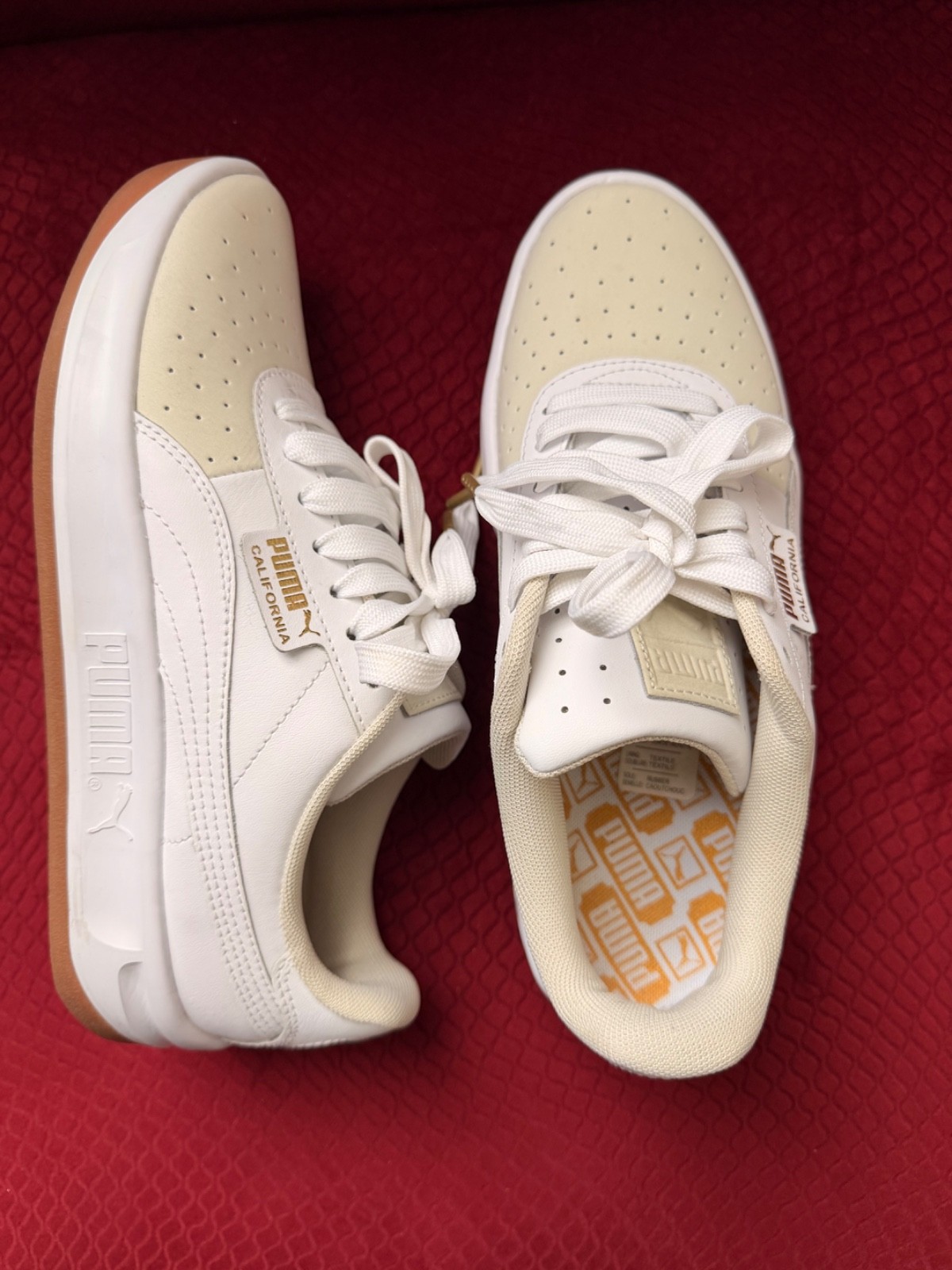 Step out in comfort with these stylish Puma sneakers in a versatile cream/off-wh