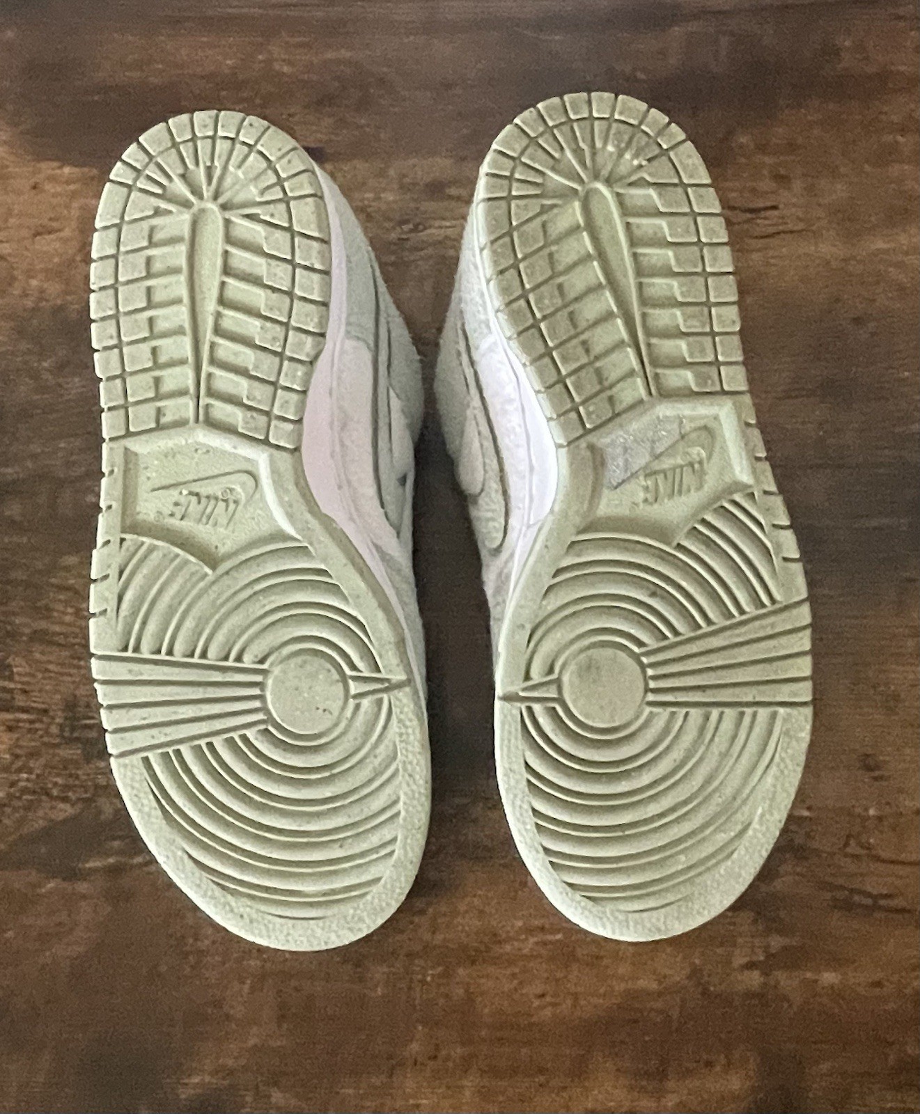 Nike Dunk Low Women’s Size 7.5 – SE Fleece – Honeydew 2022