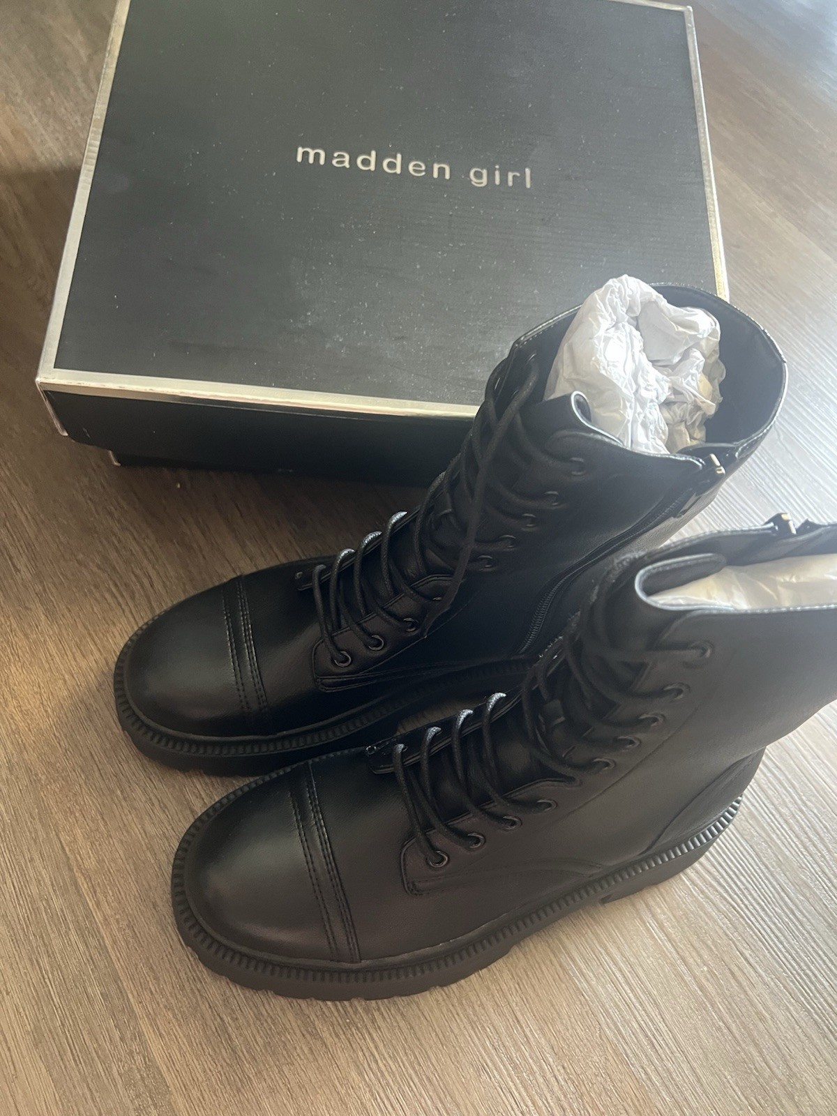 Madden Girl Women’s Ariella Lace-Up Lug Combat Boots Size 8