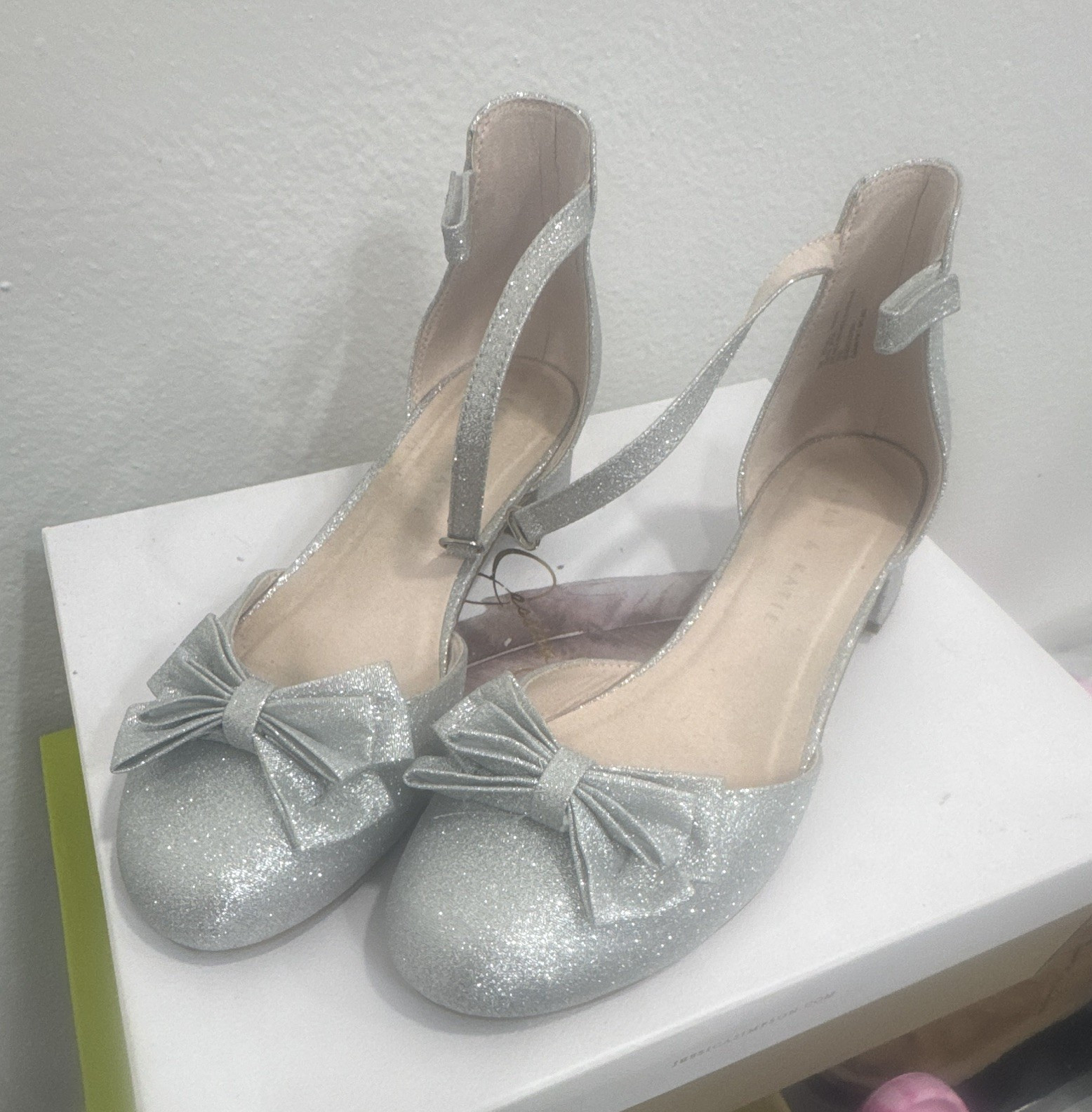 Kelly & Katie Girls Silver Glitter Bow Ankle Strap Flats Buckle Round Toe 5