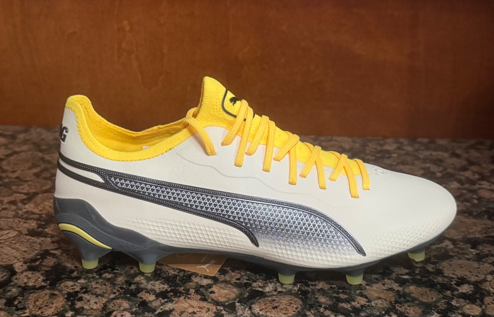 New! Womens PUMA KING ULTIMATE FG/AG ‘VOLTAGE PACK’ SOCCER CLEATS ALPINE SNOW