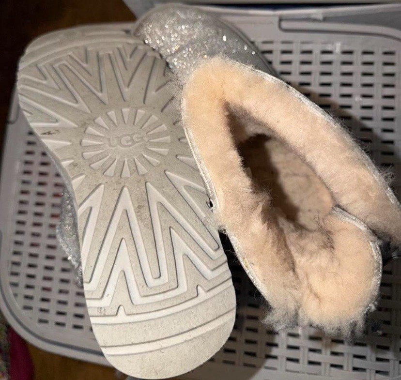 UGG Australia Silver Gray Glitter Women’s Bailey Bow II Size 6