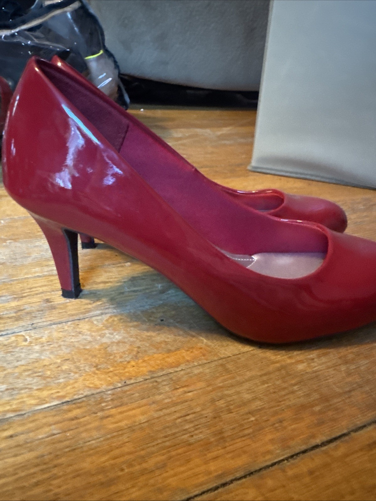 Comfort plus by Predictions red sleek womens heels size 8, only worn a few times