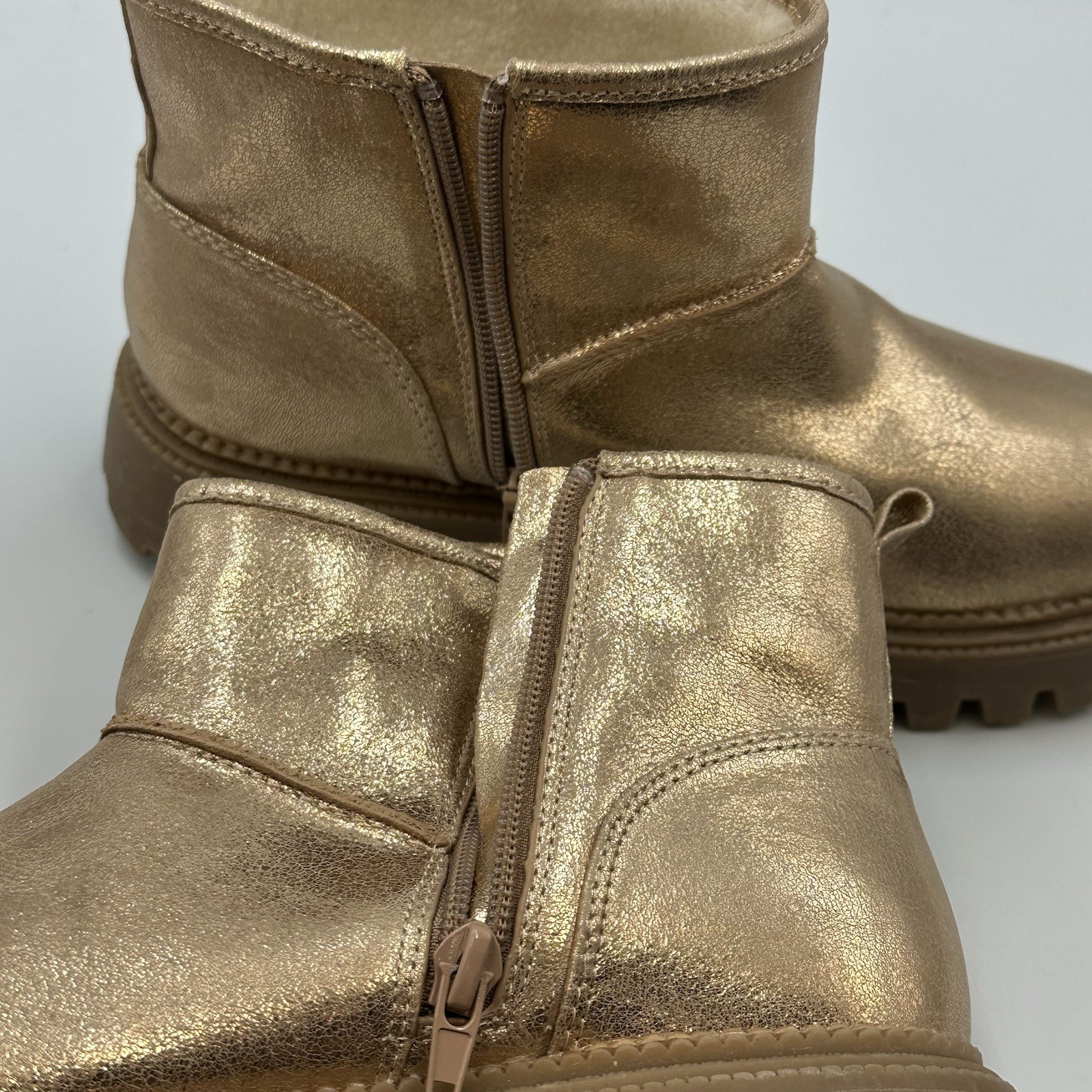 Dolce Vita Chunky Boot Gold Shimmer Girls 5 See photos for Comparison Lug Zip