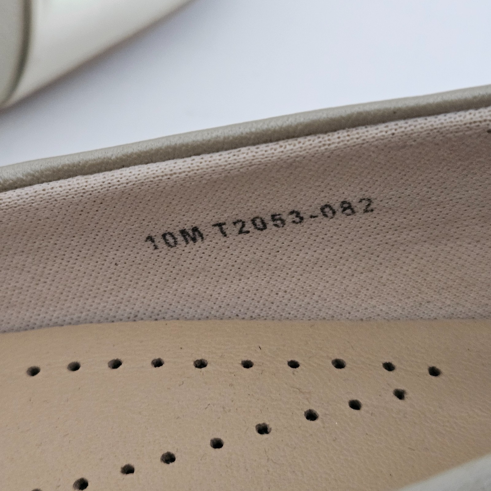 Trotters Daisy Pumps Womens 10M Beige Pale Gold Cap Toe