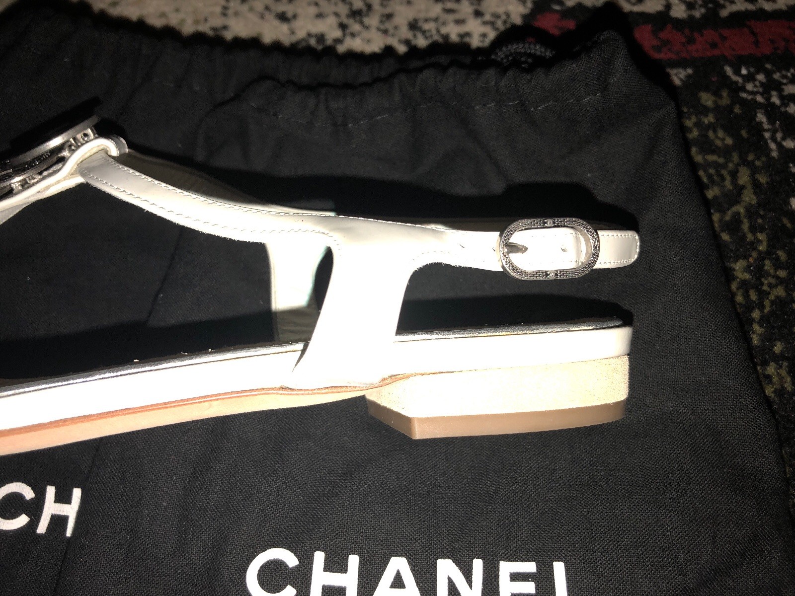 NEW CHANEL WHITE LEATHER COINS CC LOGO FLAT THONG SANDALS SIZE 39.5