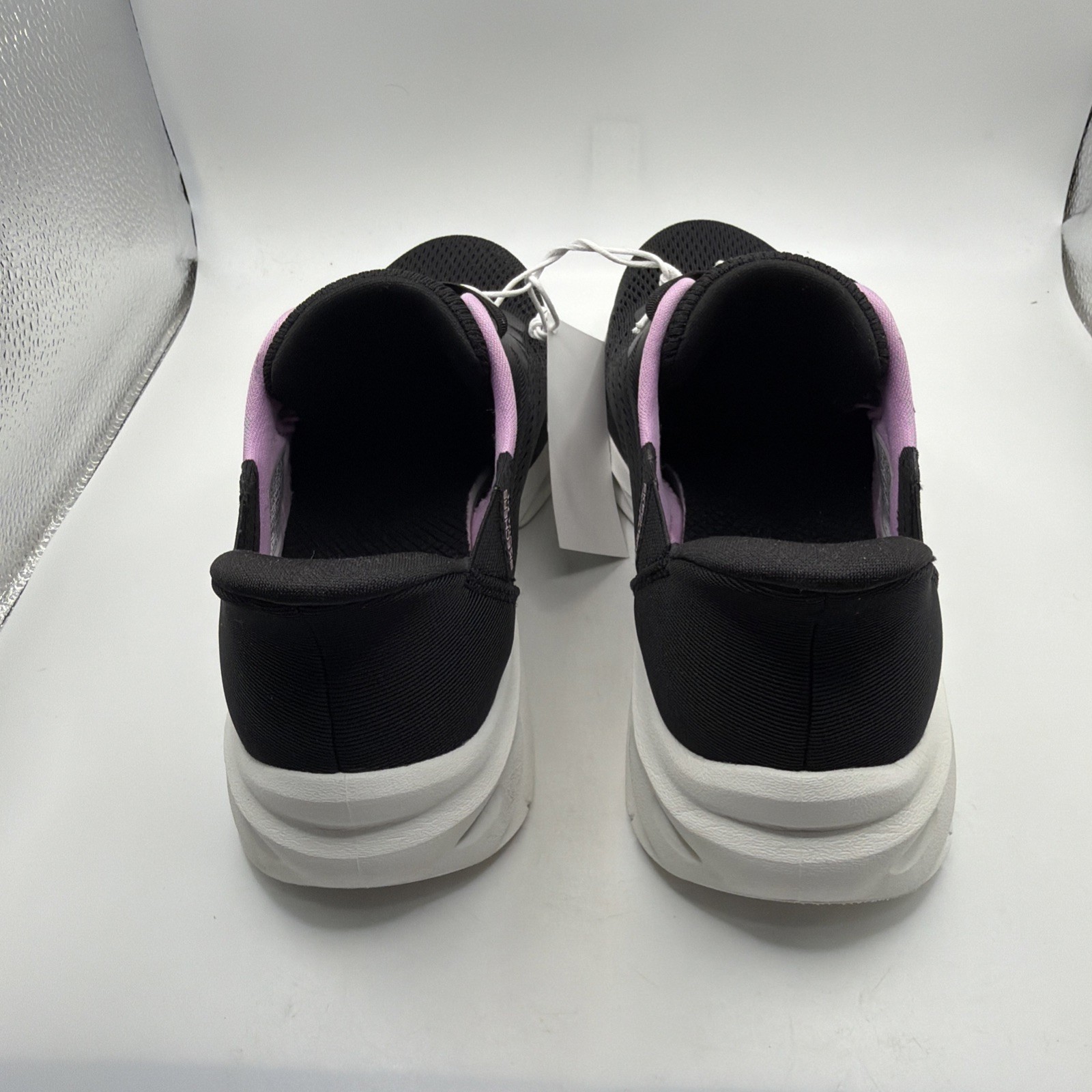 SKECHERS Hands Free Swift Fit Mesh Sneakers Black Pink Lace Up. Size 7.5